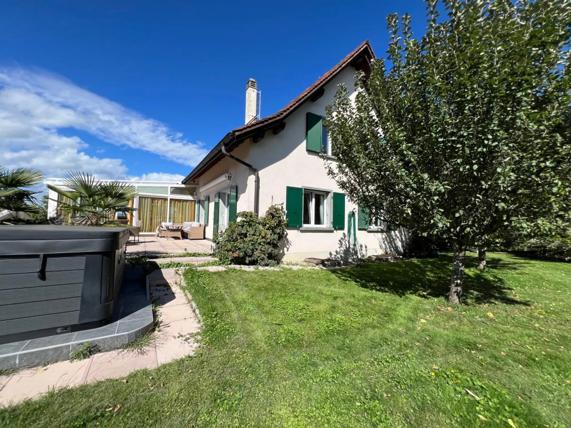 Beautiful Vaudois villa 9.5 rooms  280 m2  very bright  pool and spa