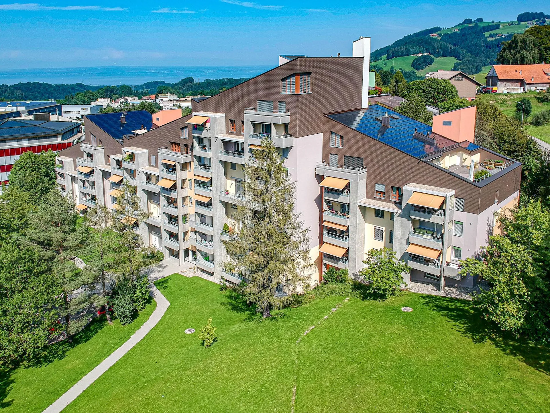 Grosszügige 4½-Zimmerwohnung mit Balkon und modernem Ausbaustandard