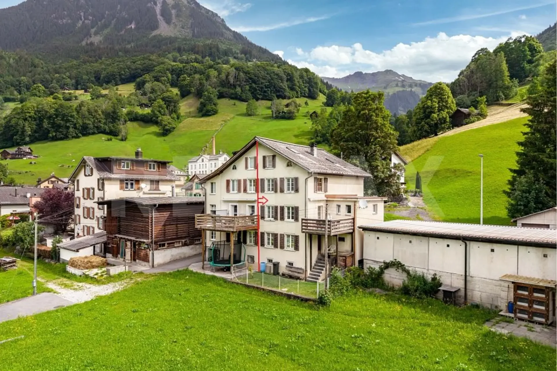 Charmanter Hausteil mit viel Platz, Garten und Garage