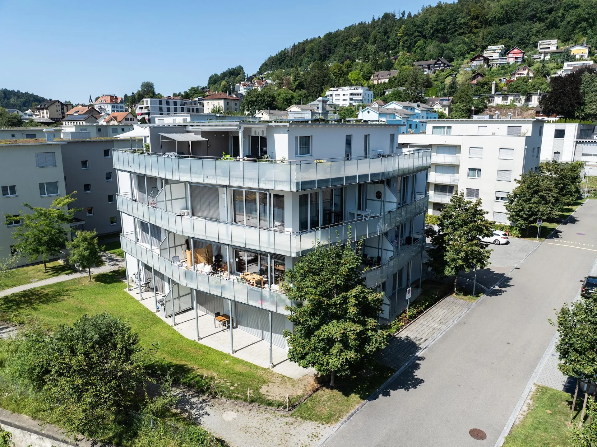 Moderne 3.5-Zimmer-Dachwohnung mit grosser Terrasse und Aussicht