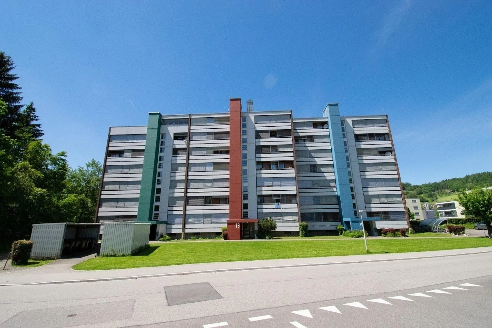 Grosse und Helle 4.5 Zimmerwohnung - Zentral und doch im Grünen