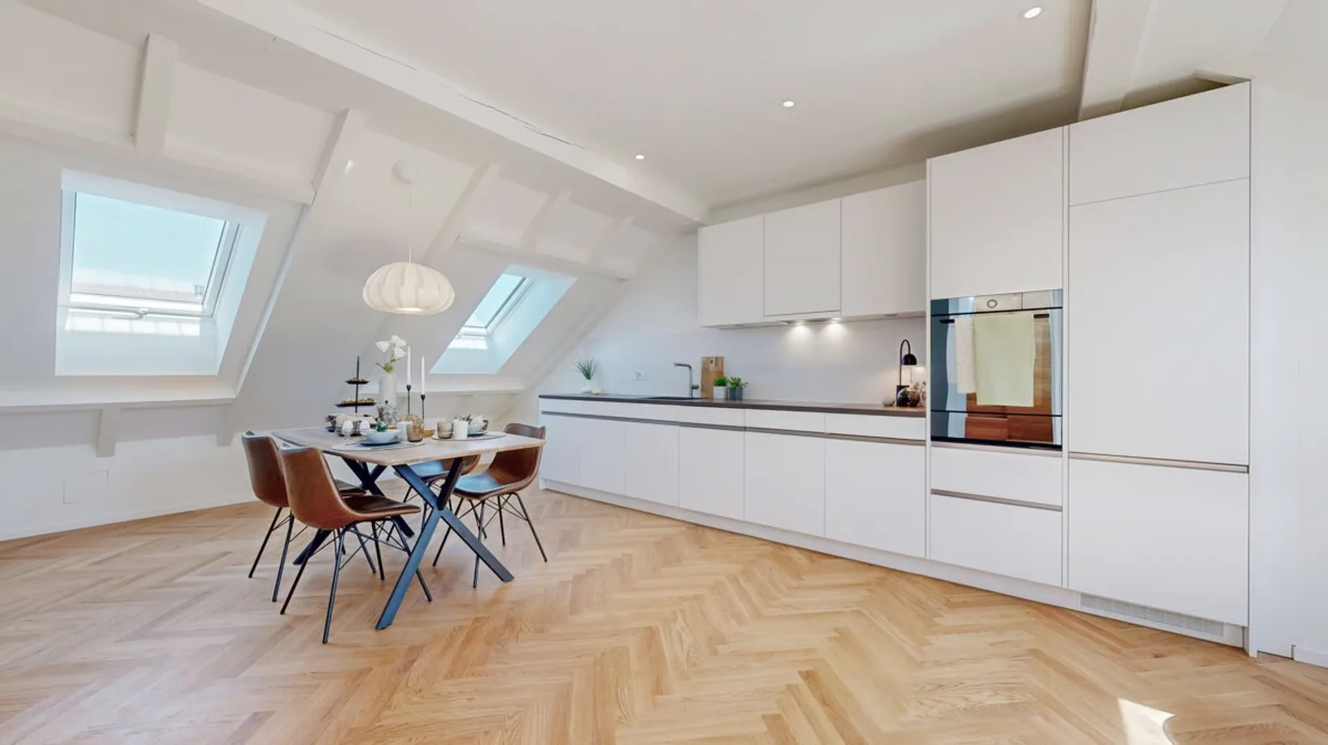Erstvermietung: 4.5 Maisonette-Wohnung mit privater Dachterrasse