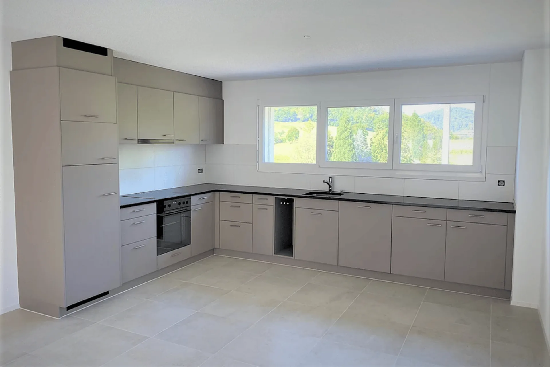 Appartement spacieux 4.5 pièces au 1er étage avec balcon