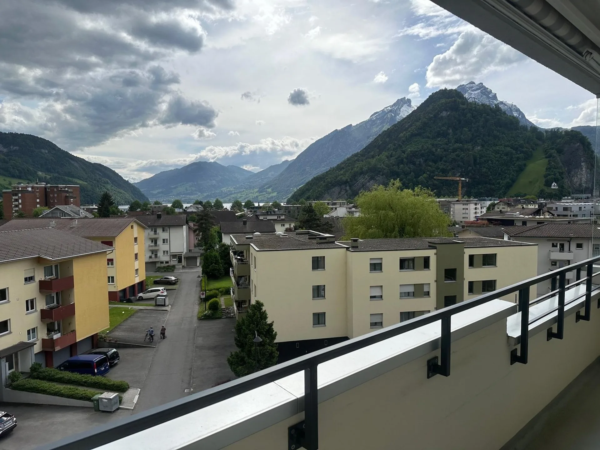 Appartement de 3 pièces lumineux à louer dans un quartier calme à Stansstad