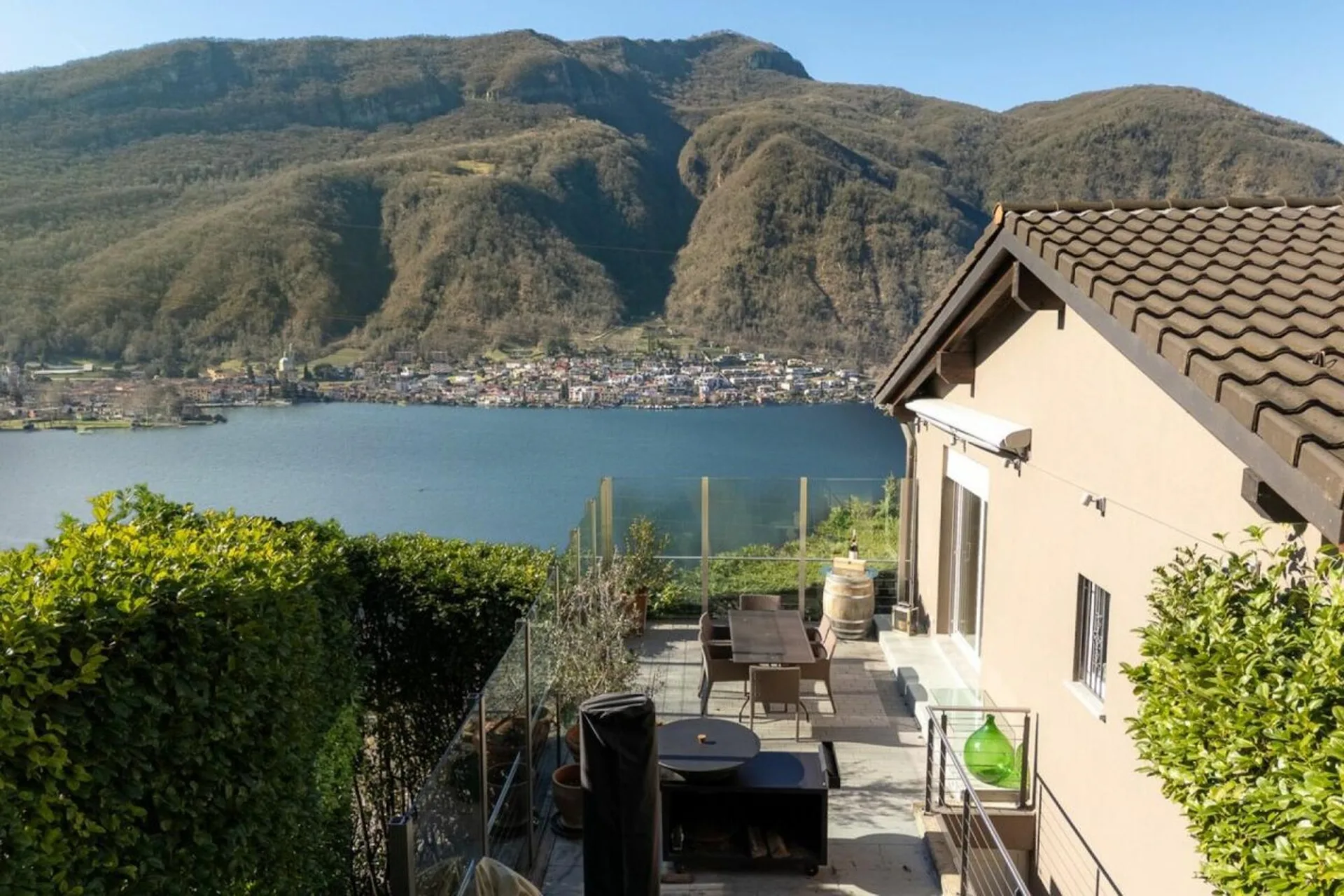 Exklusives Haus mitten in der Natur mit 180° Seeblick