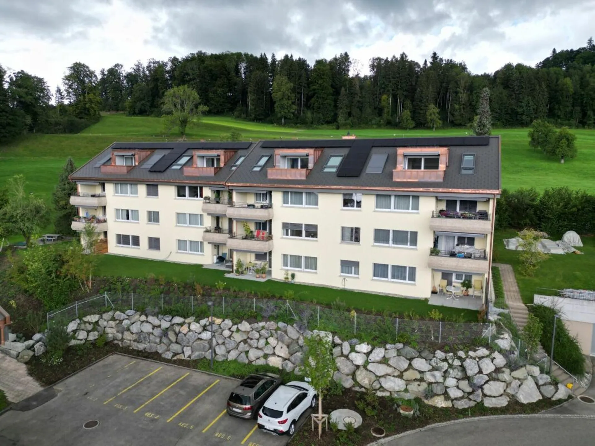 Newly valued 2.5 room attic apartment in Abtwil