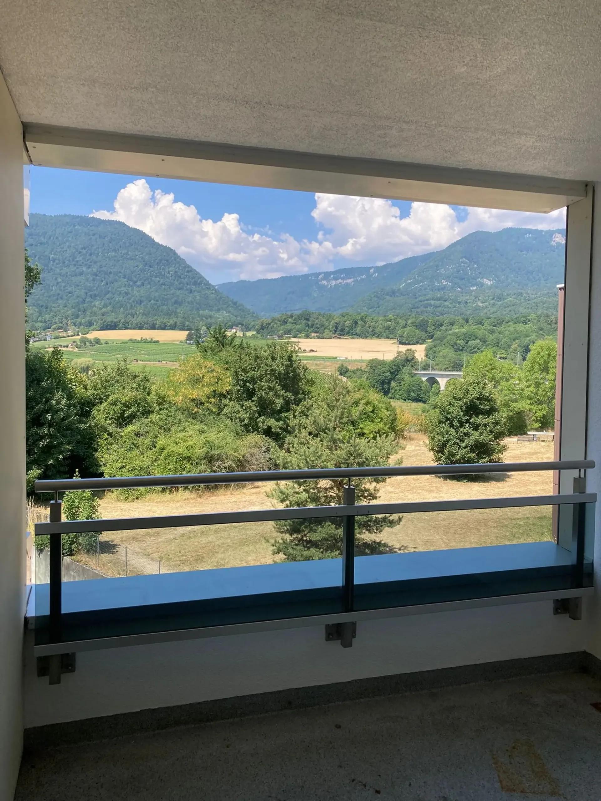 4,5 mit freier Sicht auf die Berge