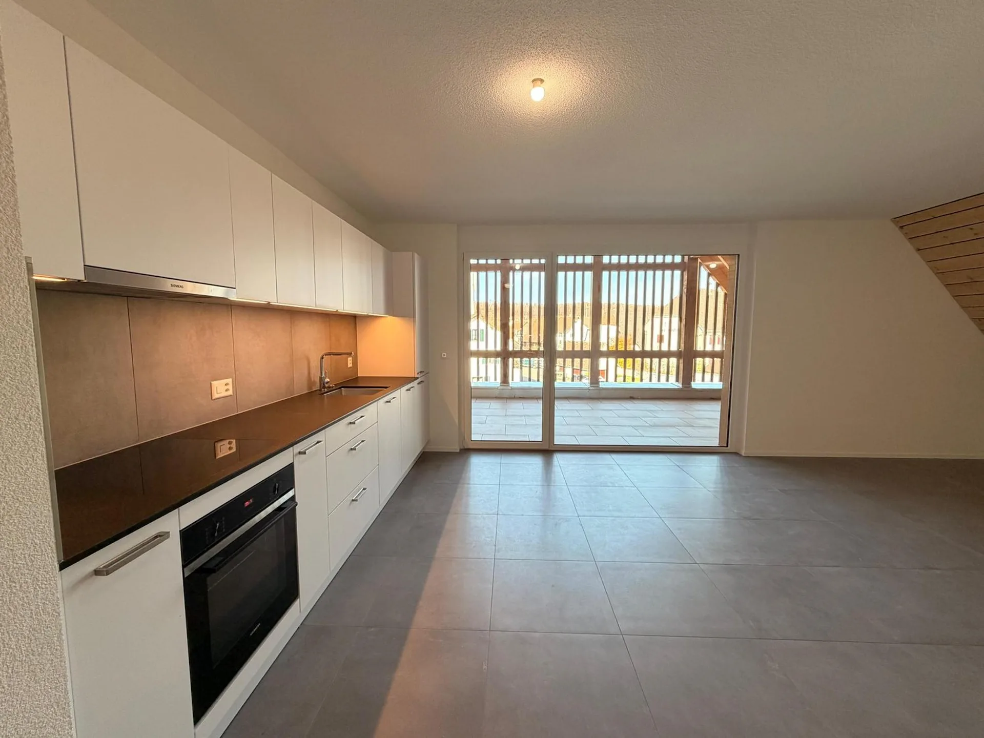Neue 3.5-Zimmer-Wohnung in Coeuve mit sehr großem Balkon