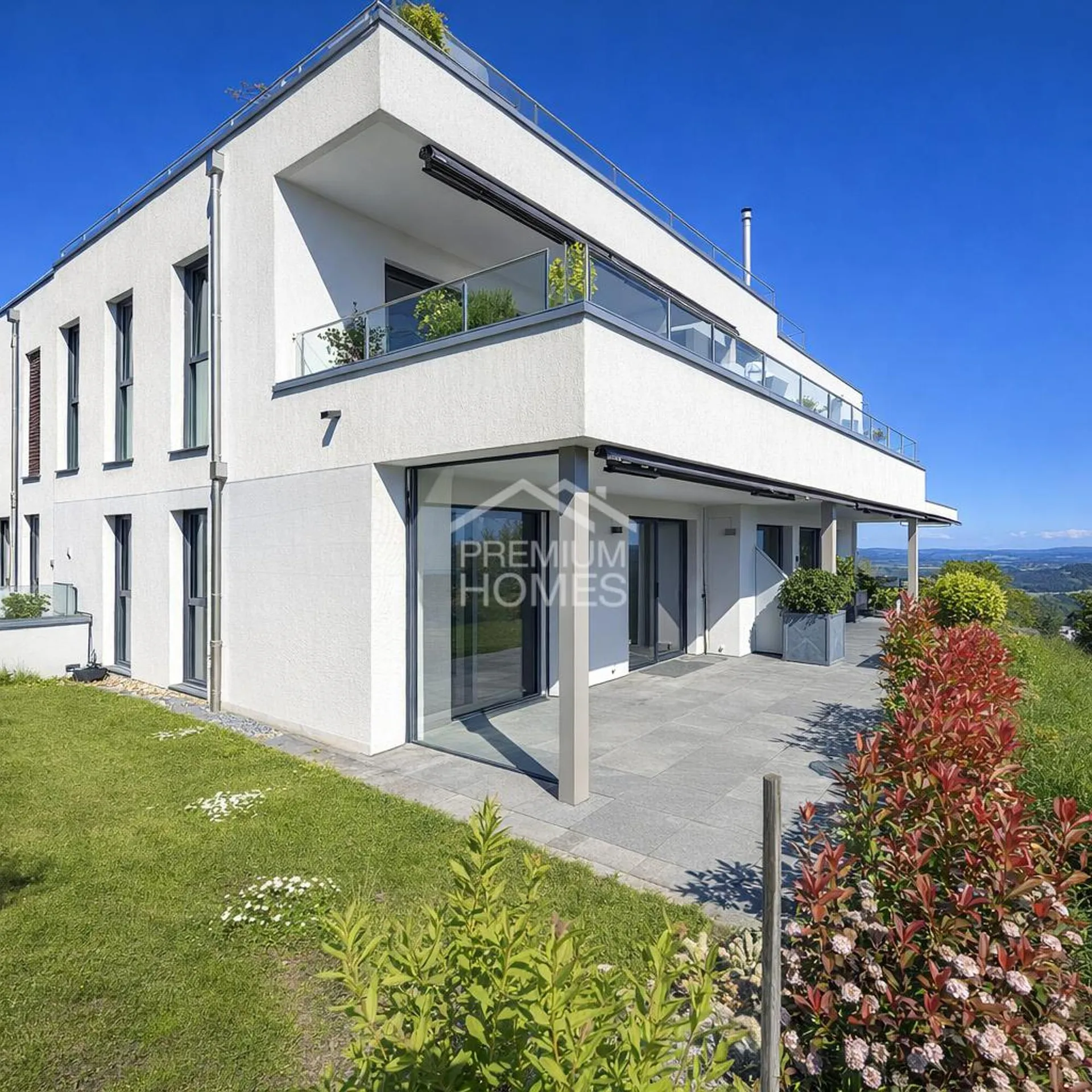 Neuwertige Liegenschaft mit hochwertigem Ausbau