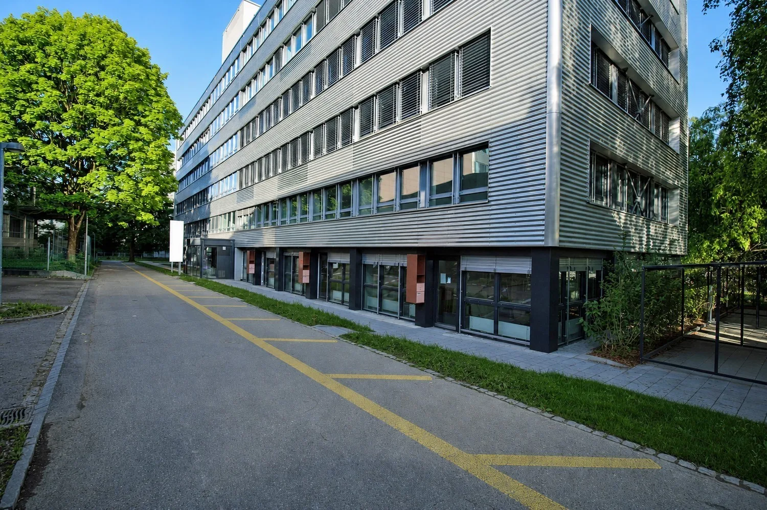Raum für Ideen, Wachstum und Zusammenarbeit - Büro nahe Stadt Bern