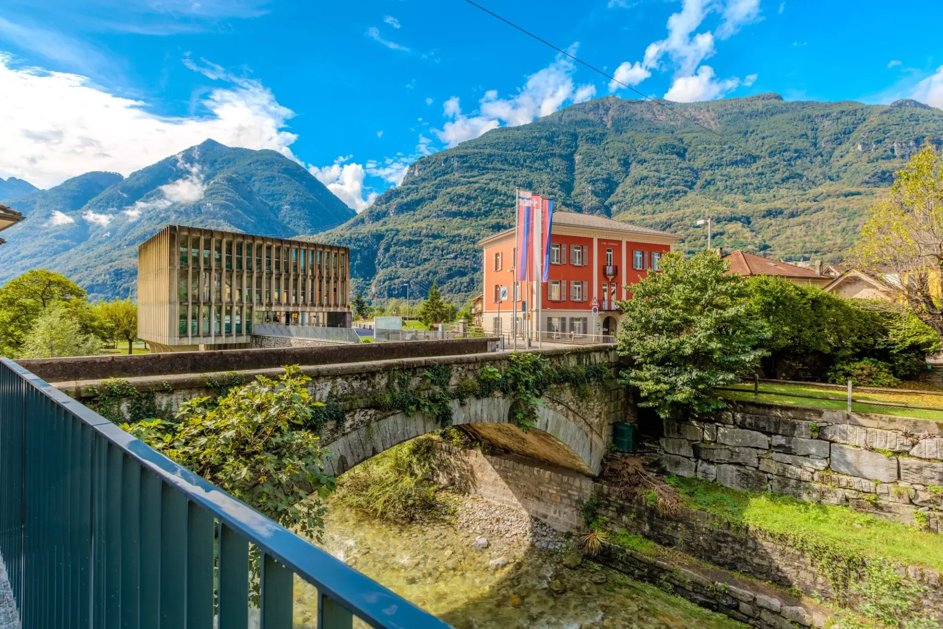 MODERNA CASA UNIFAMILIARE 5.5 CON VISTA APERTA A OSOGNA