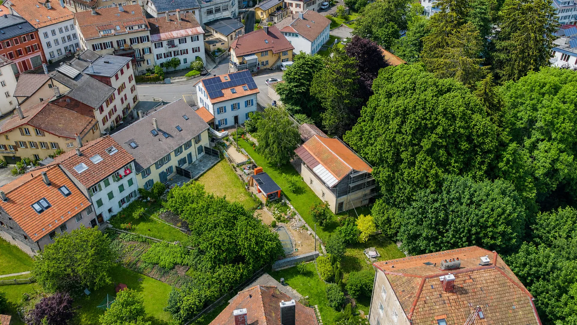 Einfamilienhaus mit 6,5 Zimmern, 2 Studios, großer Abhängigkeit mit Garage