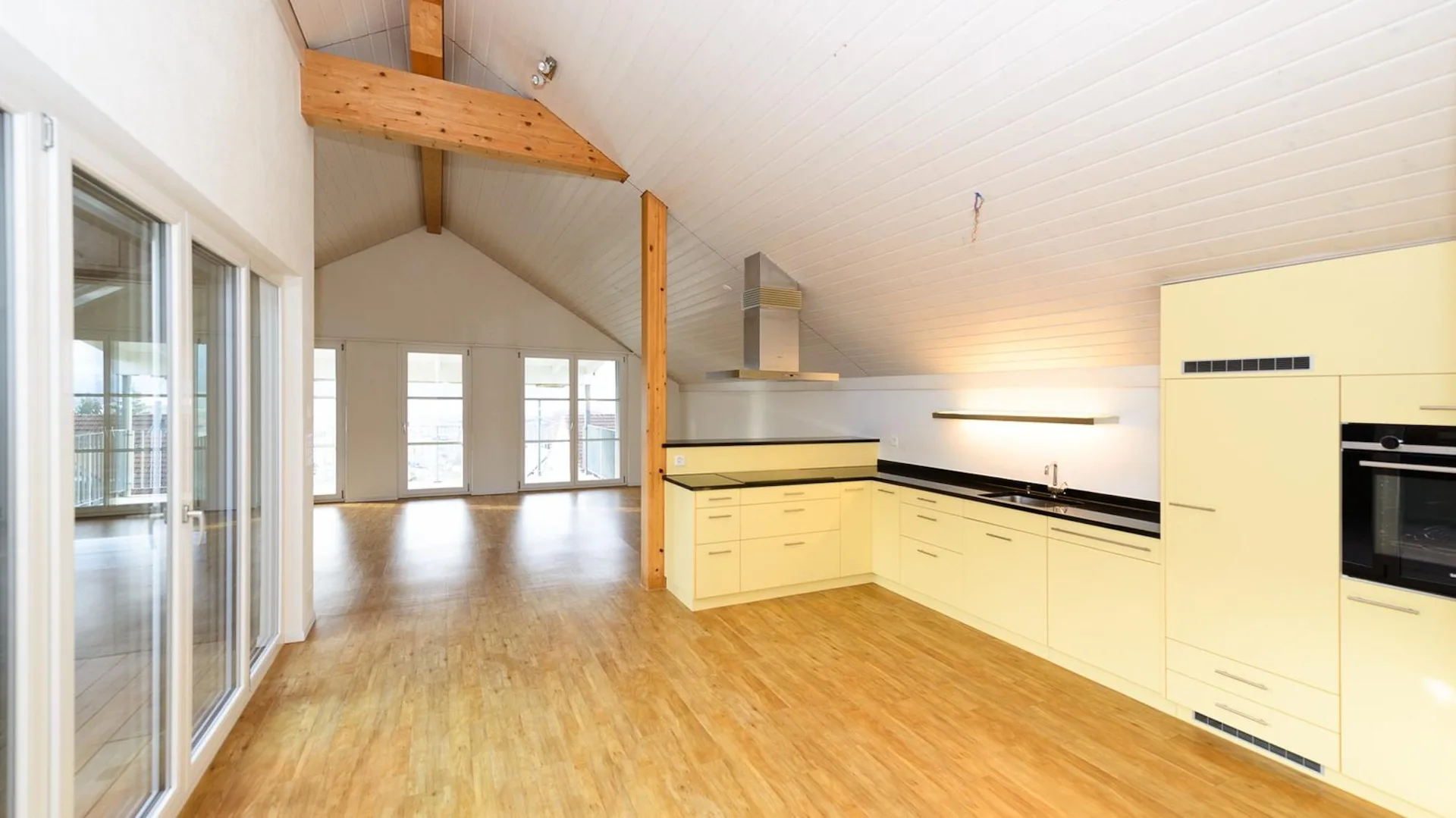Grosszügige und helle  3 ½-Zimmer Dachwohnung am Rande des alten Dorfkerns von Elgg