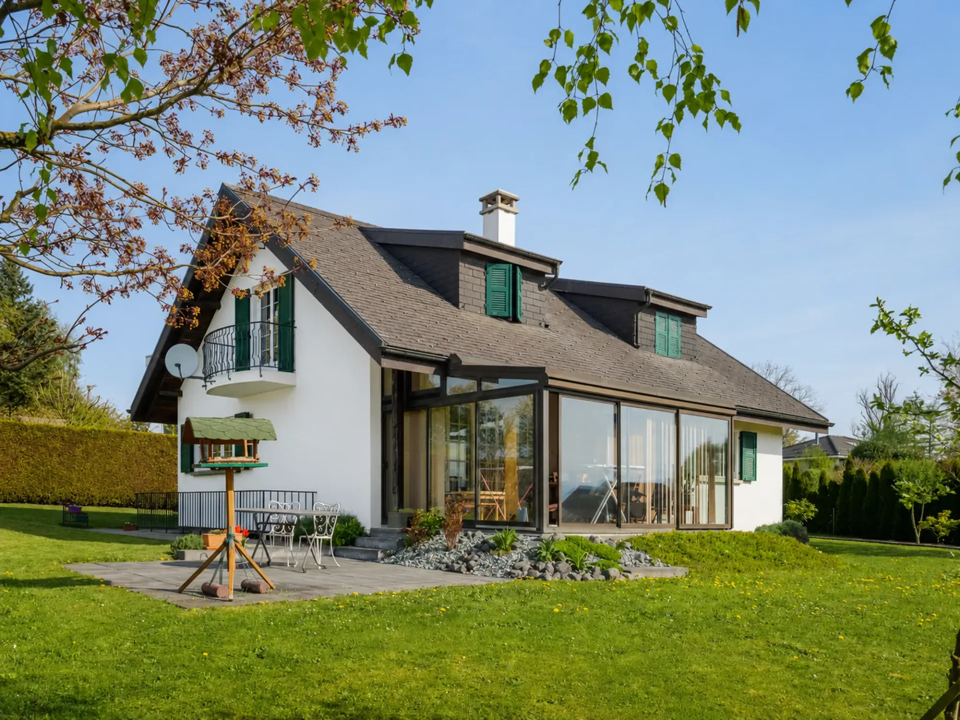 A quiet property with a view of the Alps