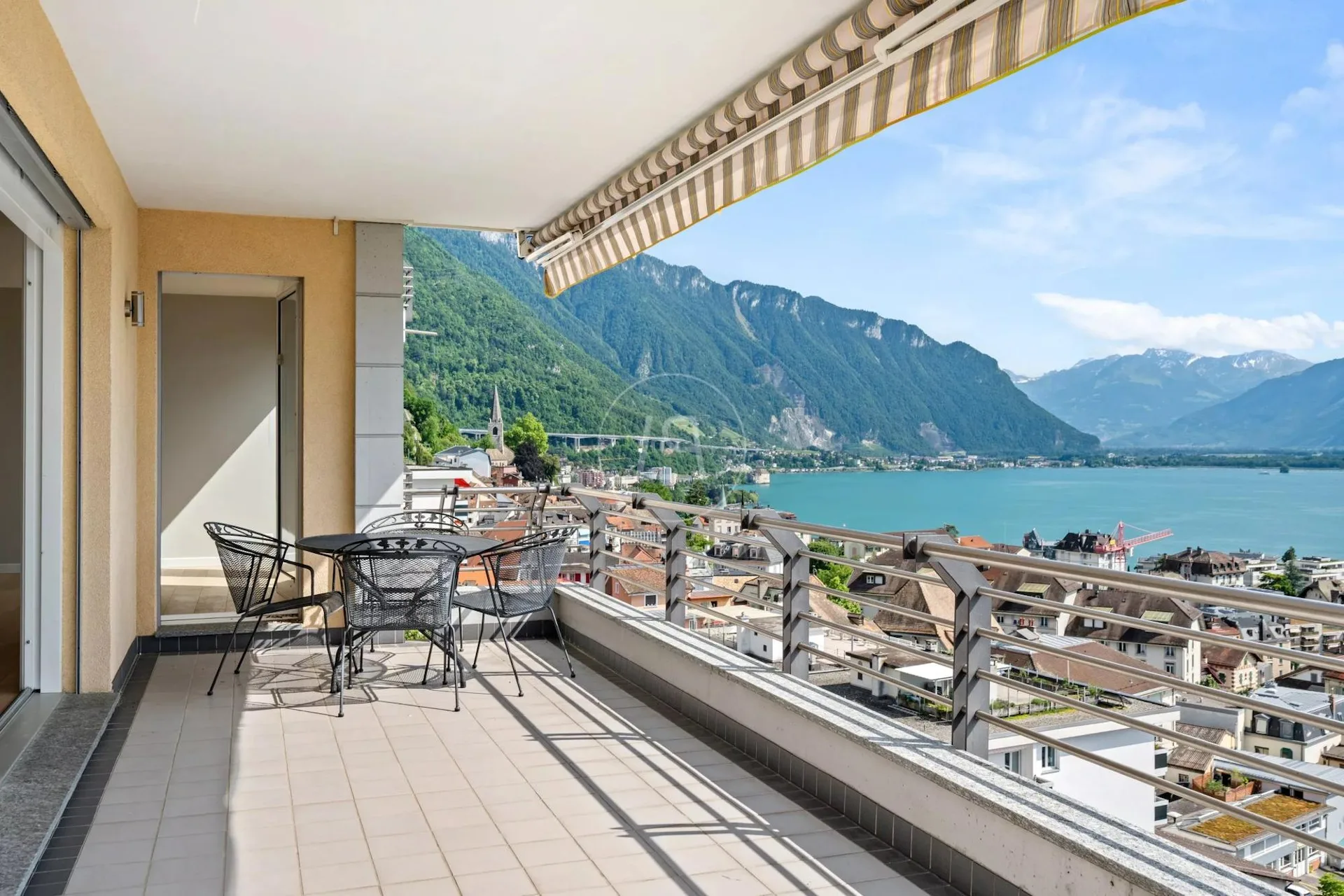 Superb apartment with panoramic view located in Montreux