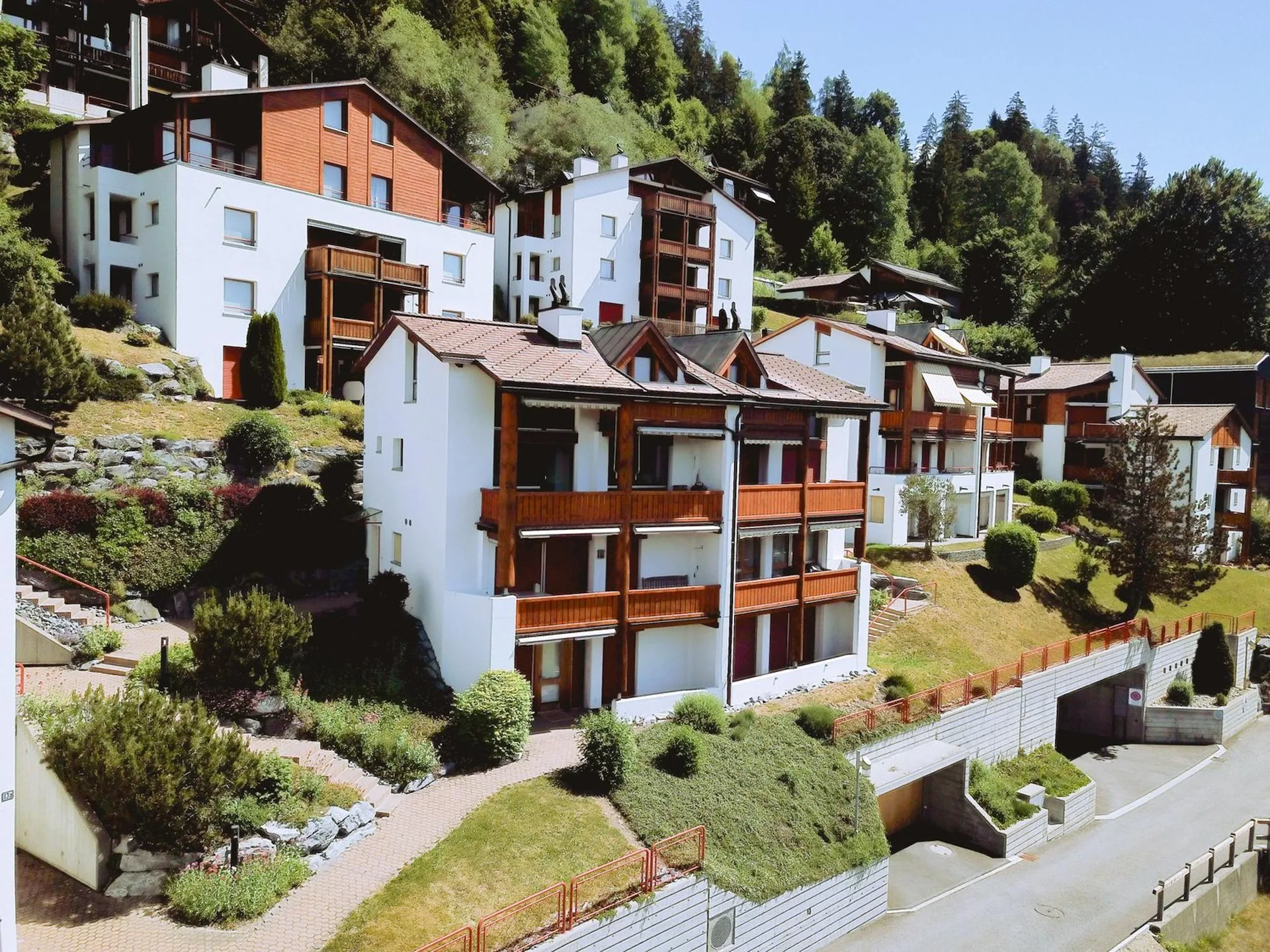 Charmante 3.5-Zimmer-Maisonette-Wohnung mit Panoramablick in Flims Dorf