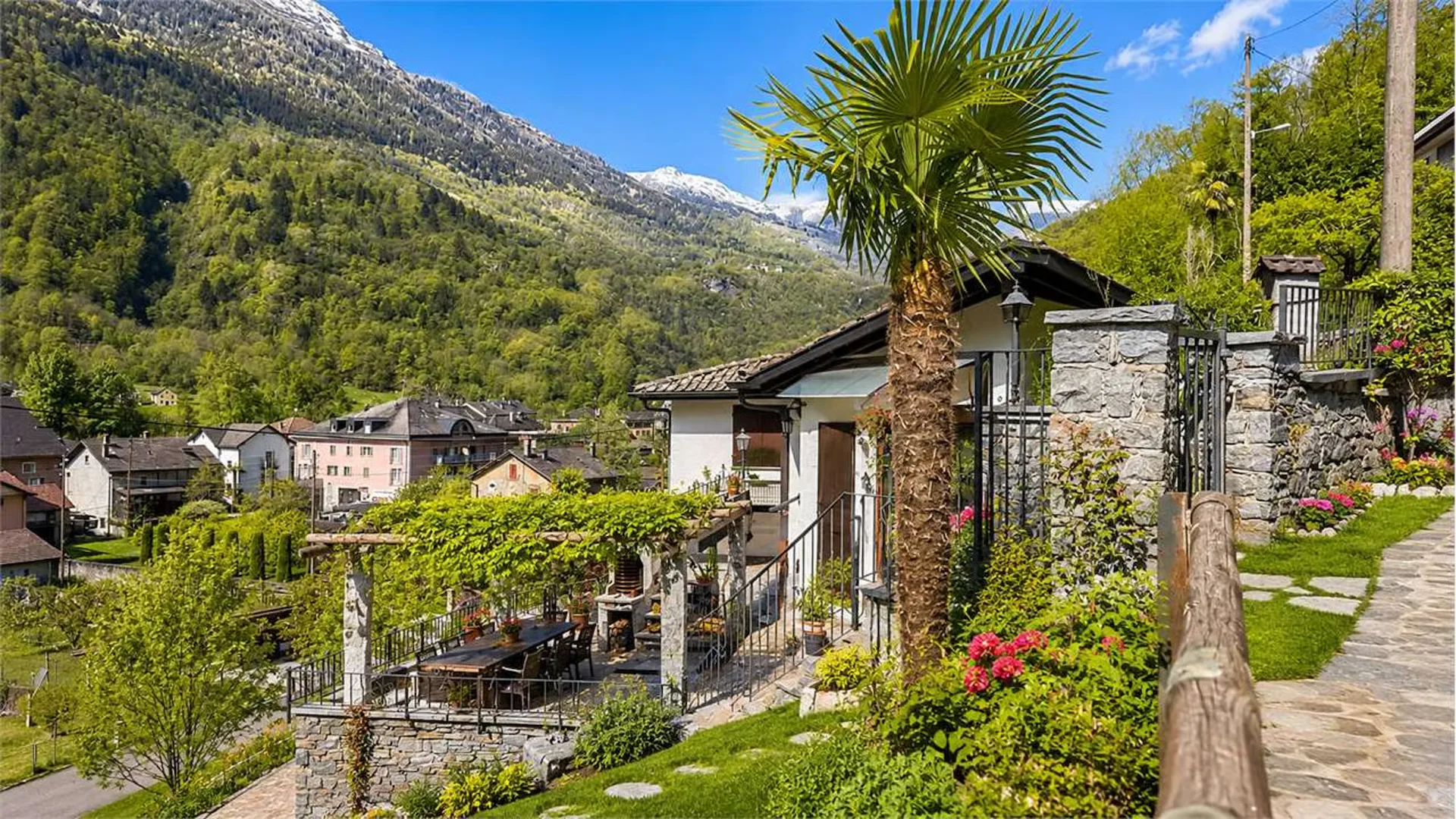 Dongio - Casa indipendente con grotti da ristrutturare in Valle di Ble