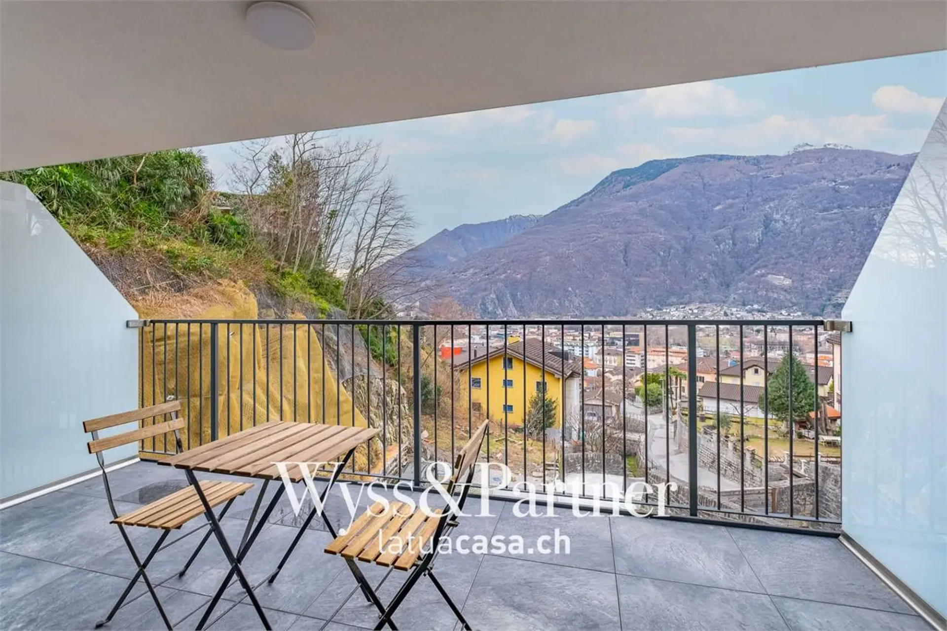 Bellinzona, 1,5 Zimmer halbmöbliert in Panorama-Gebiet