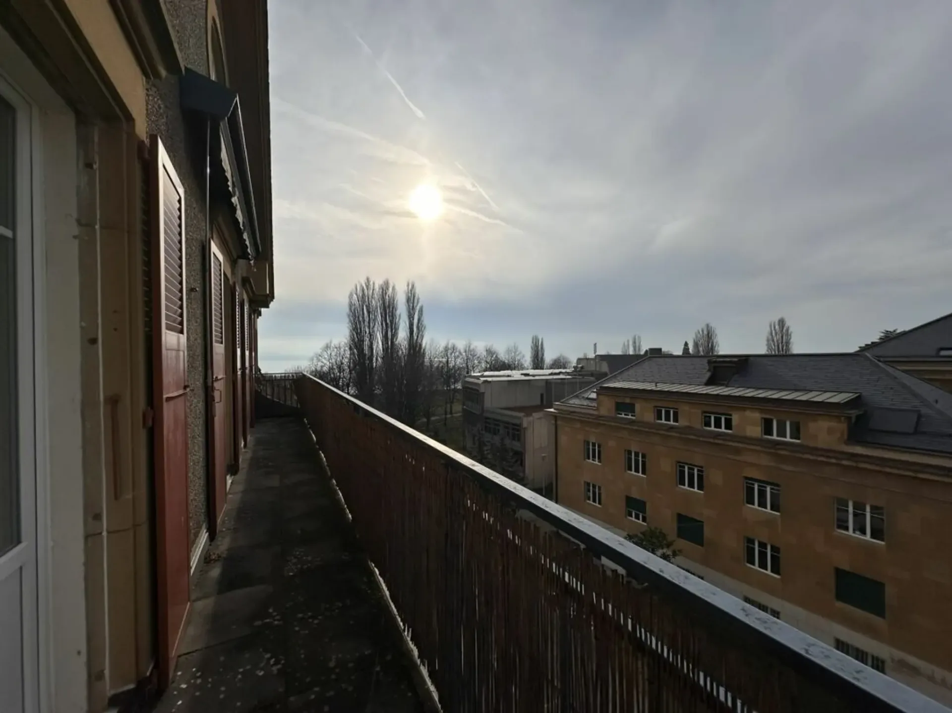 Magnifique appartement de 6 pièces au dernier étage d'un immeuble de caractère - Rue Edouard-Desor 3 à Neuchâtel