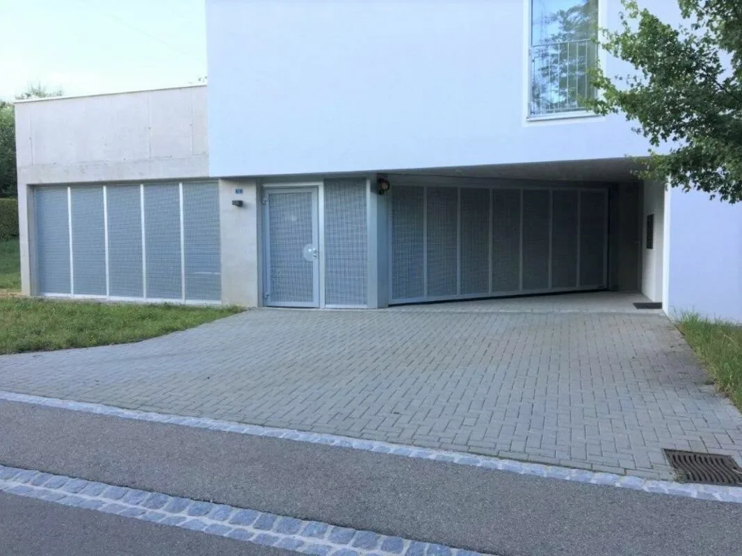 EINSTELLPLATZ ZU VERMIETEN
