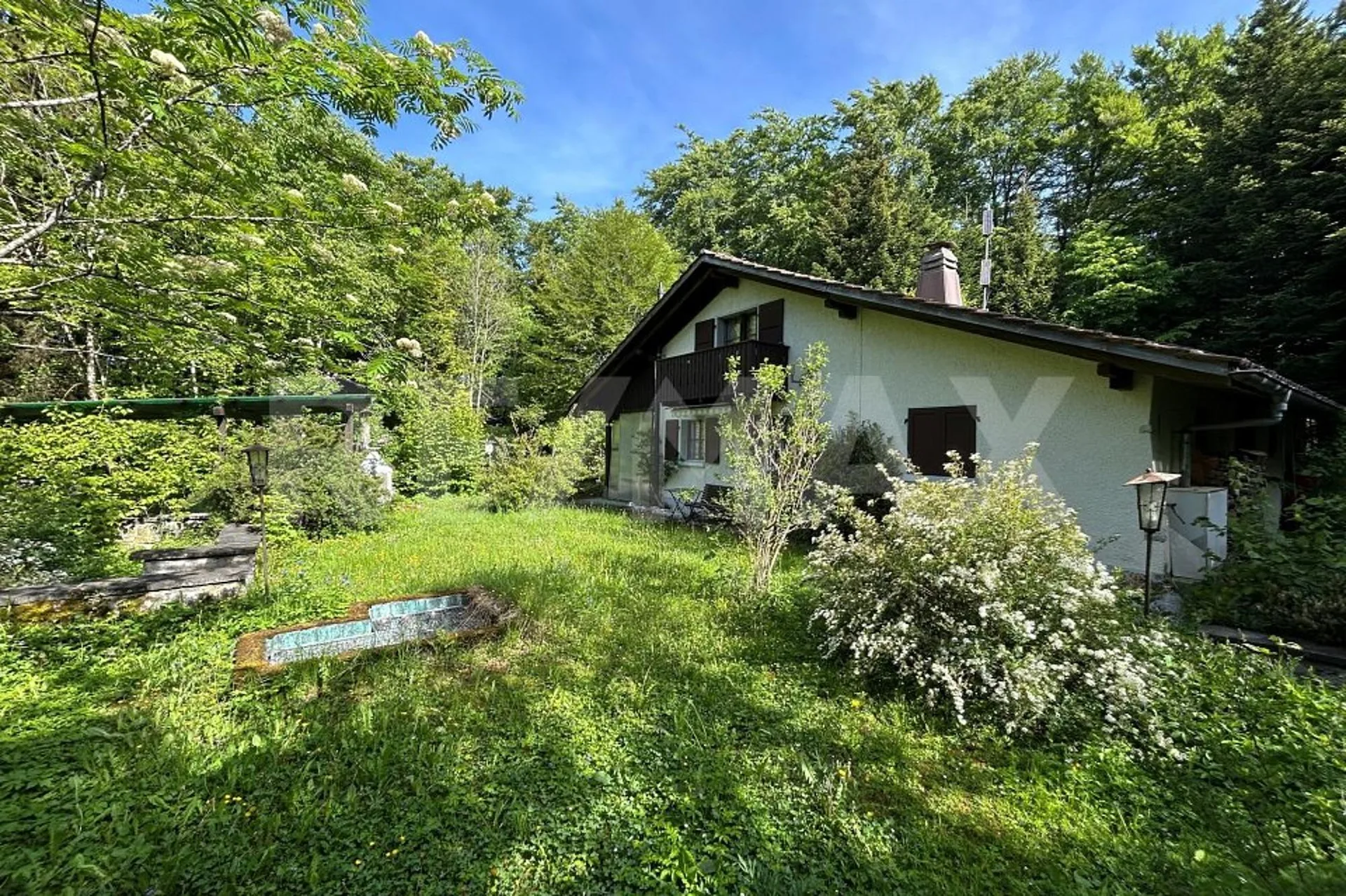 Charmantes Ferienhaus mit grosser Gartenanlage in idyllischer Naturlage