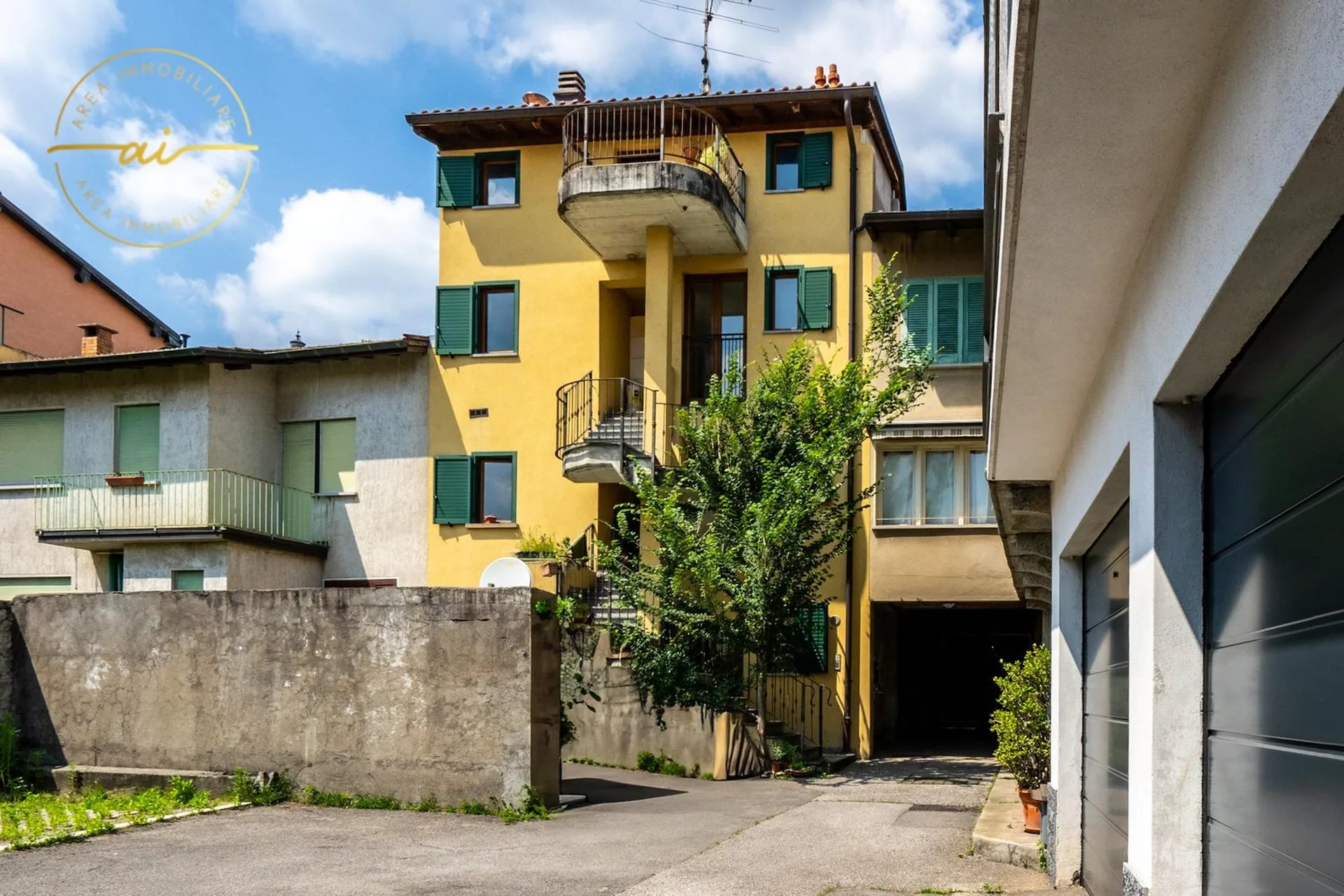 Casa plurifamiliare con 3 appartamenti in vendita, ideale anche come investimento