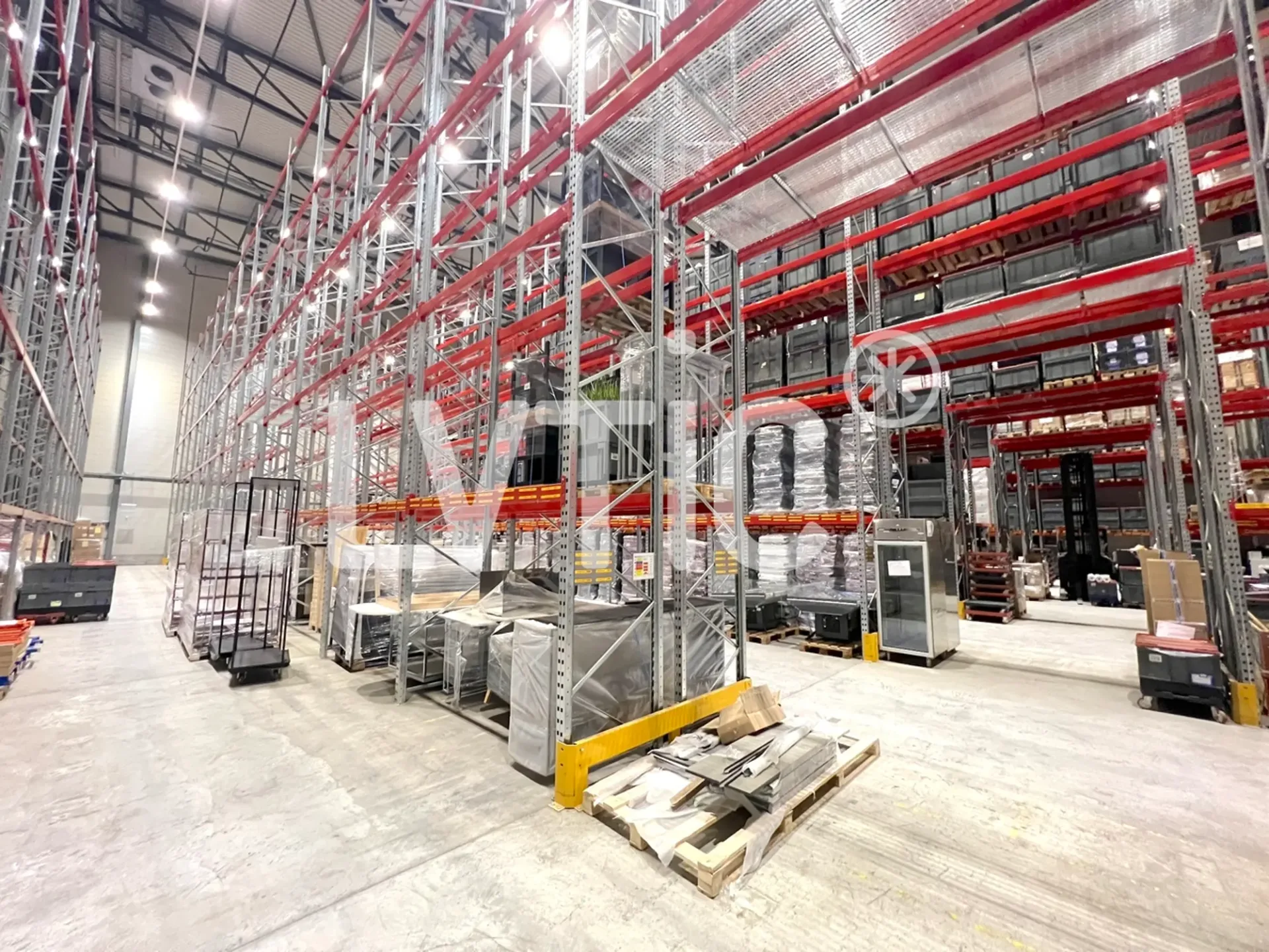 Lagerhallen von 2200 m2 zur Miete in Meyrin - Satigny
