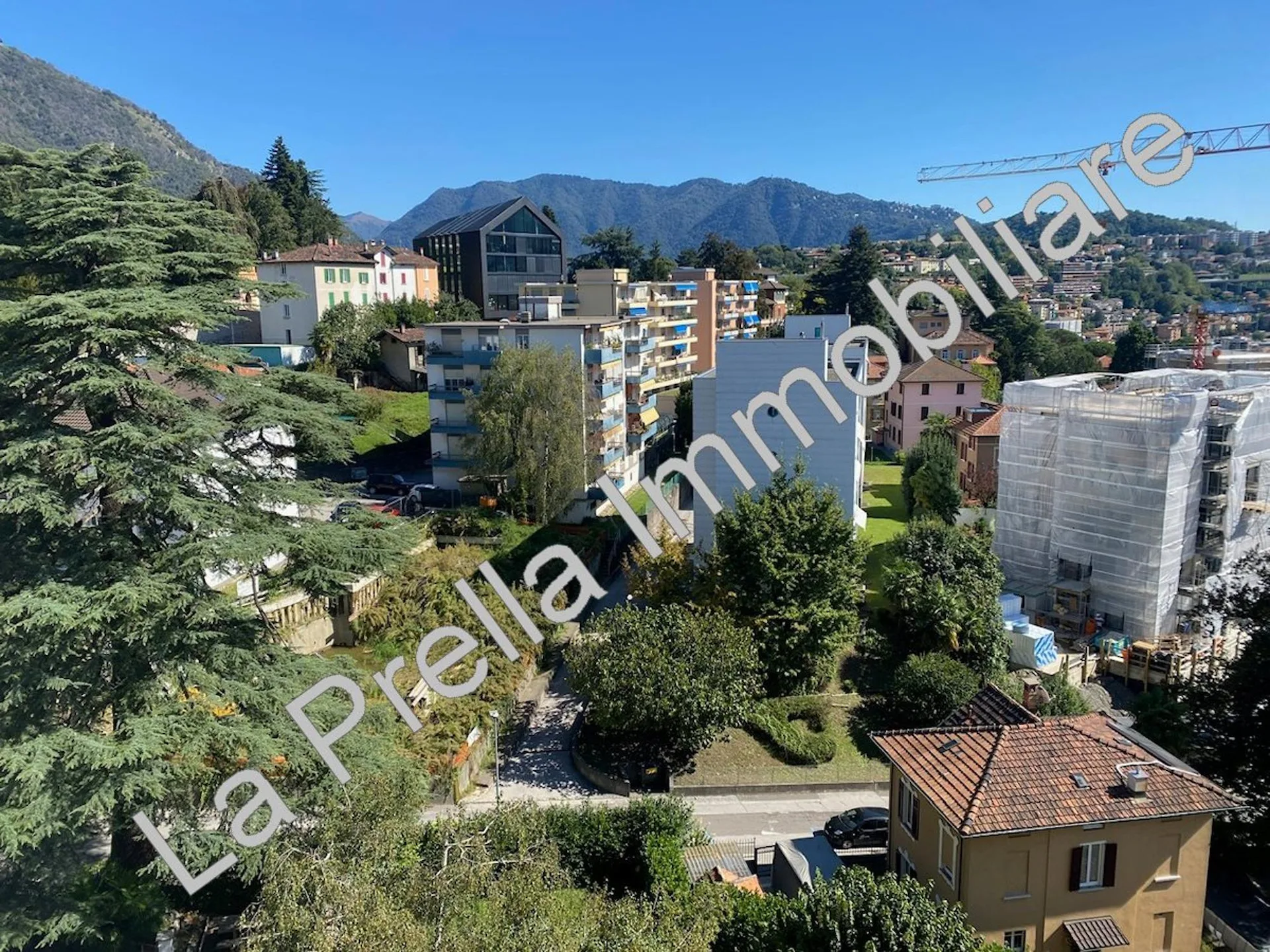 Helles 3.5-Zimmer-Apartment mit Balkon und Panoramablick in Vacallo