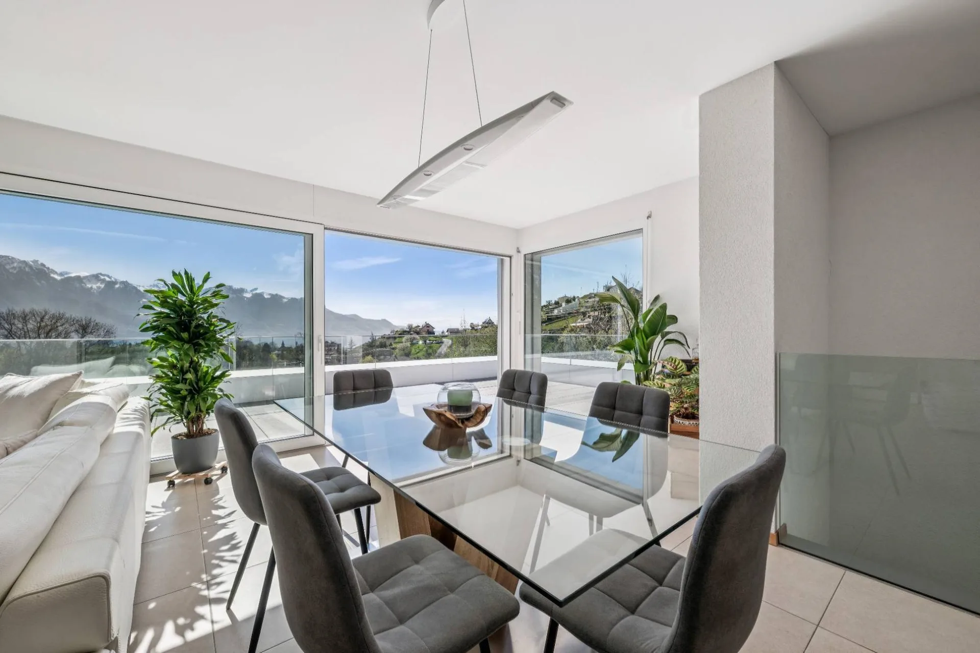 Dachgeschoß-Duplex mit contemporary Ausblick auf den See