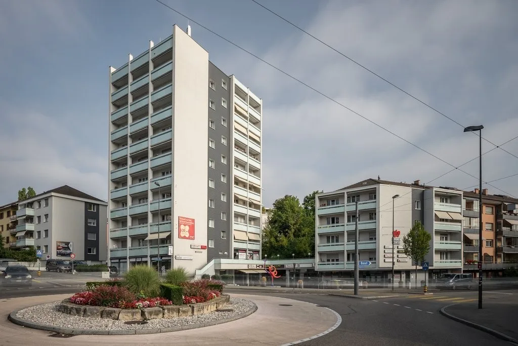 Attraktive Büro-/Ladenfläche im Erdgeschoss mit Terrasse und Lagerraum