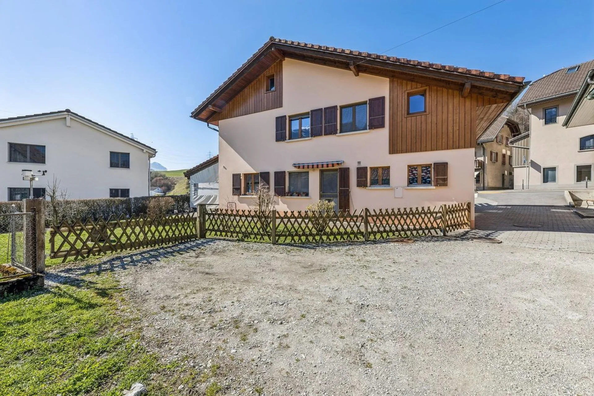 Vivez le confort d'une maison performante dans un cadre privilégié à Enney