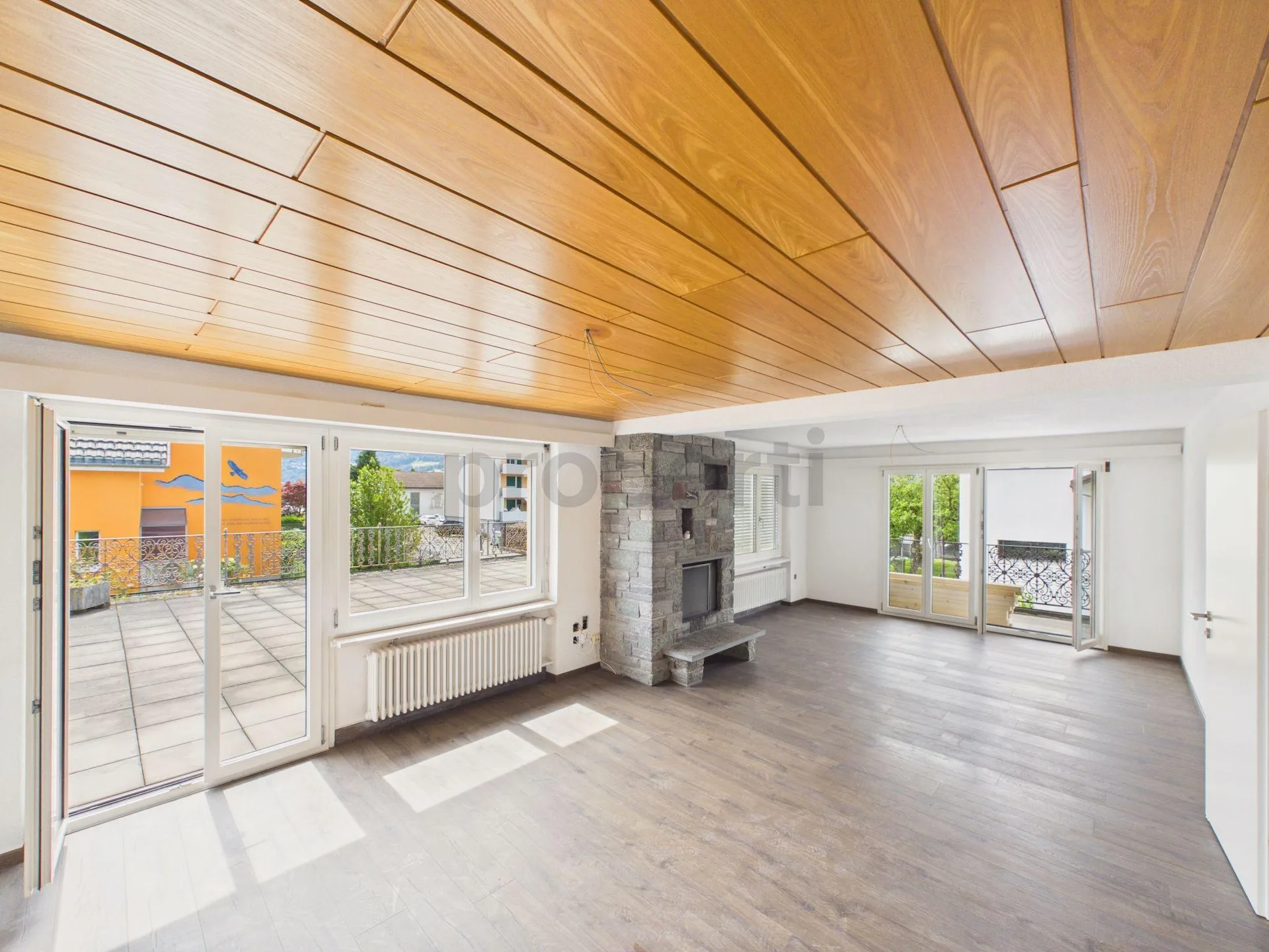 Moderne 4.5-Zimmer-Wohnung mit Balkon und Kamin in Mels
