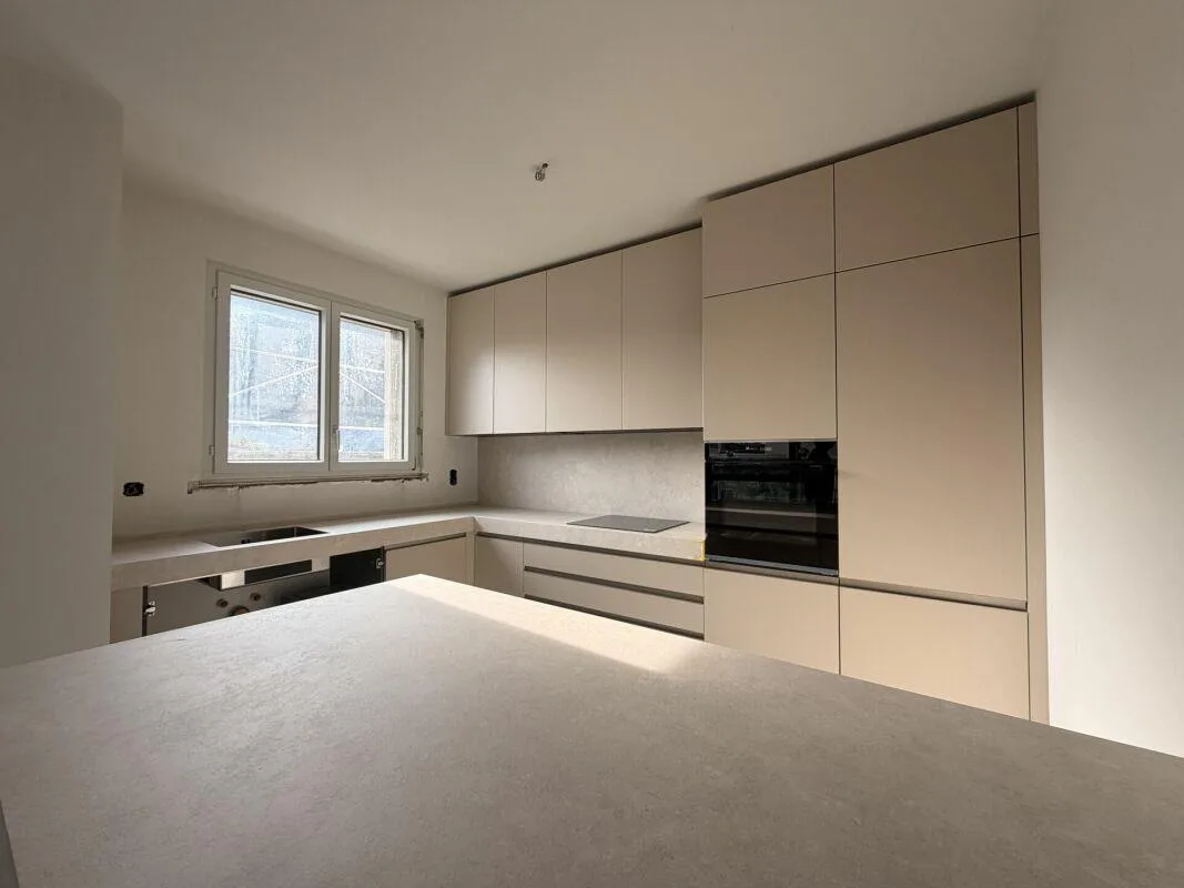 LUGANO-LORETO · RESIDENZA CASSARINETTA · 5.5 LOCALI CON GIARDINO PR...