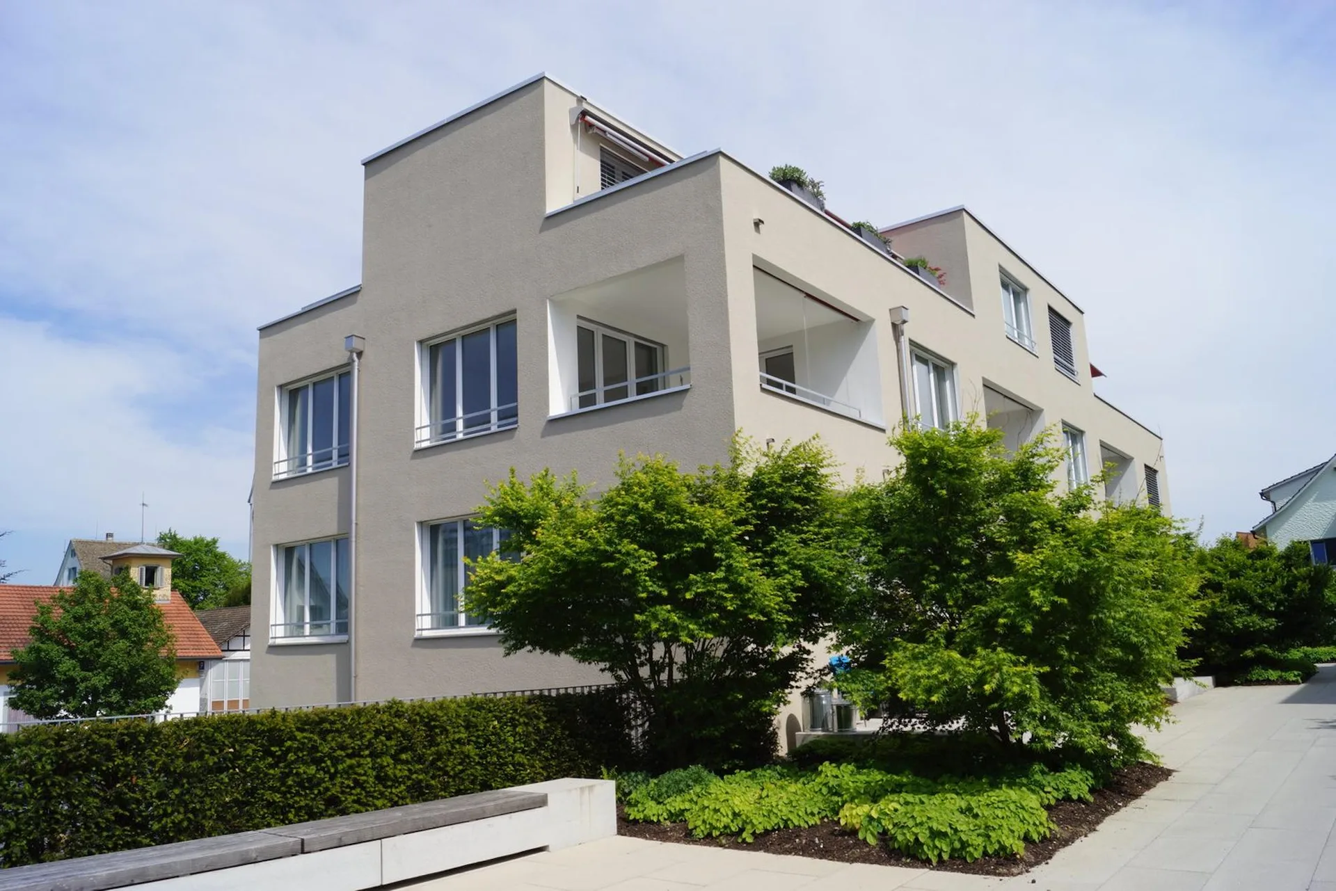 Moderne 3.5 Zimmerwohnung an zentraler Lage im Herzen von Oetwil am See