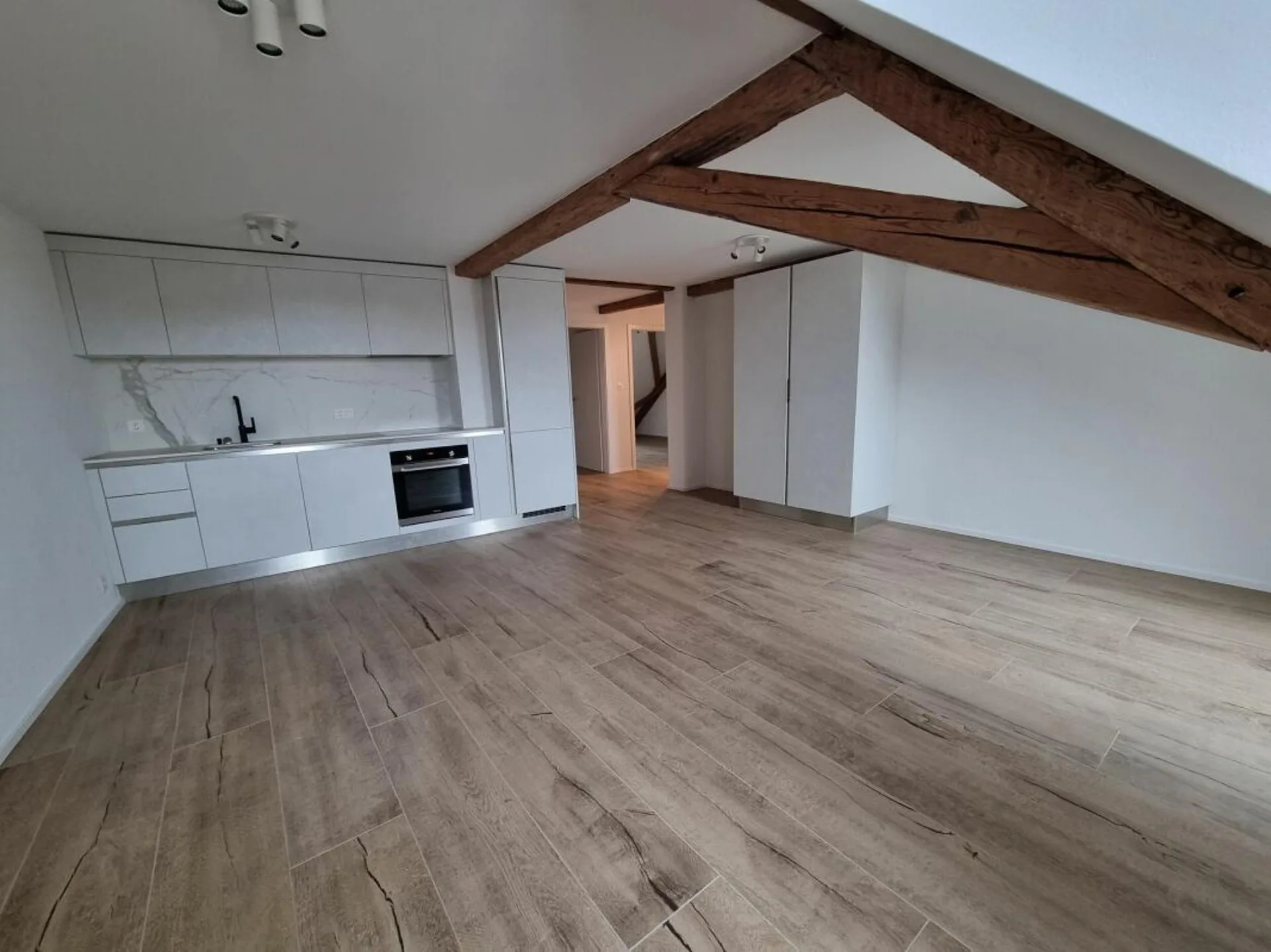 Appartement  de 2,5 pièces + espace sous comble
