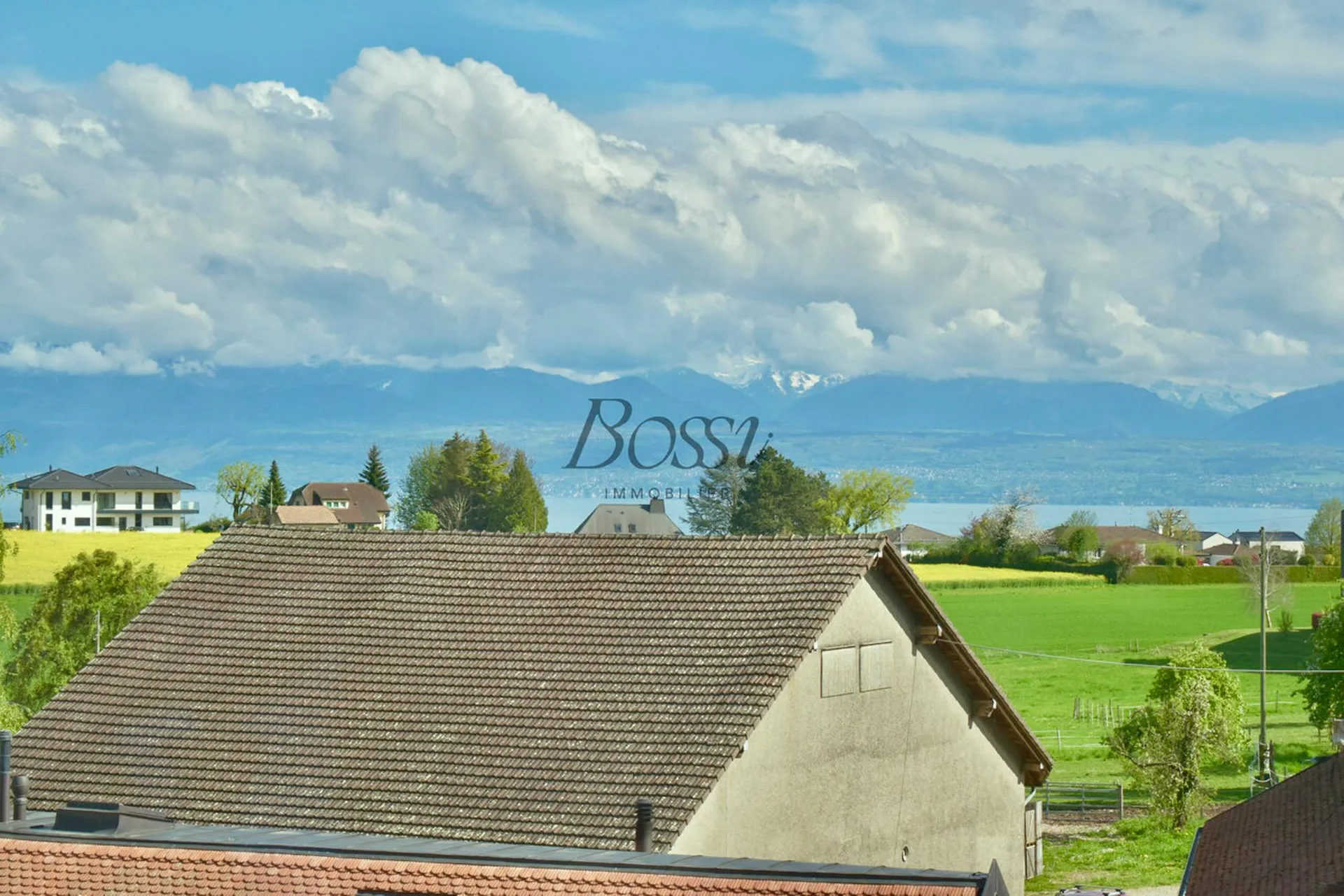 Comme une maison : cachet, volumes, vue lac et gare à 700 m