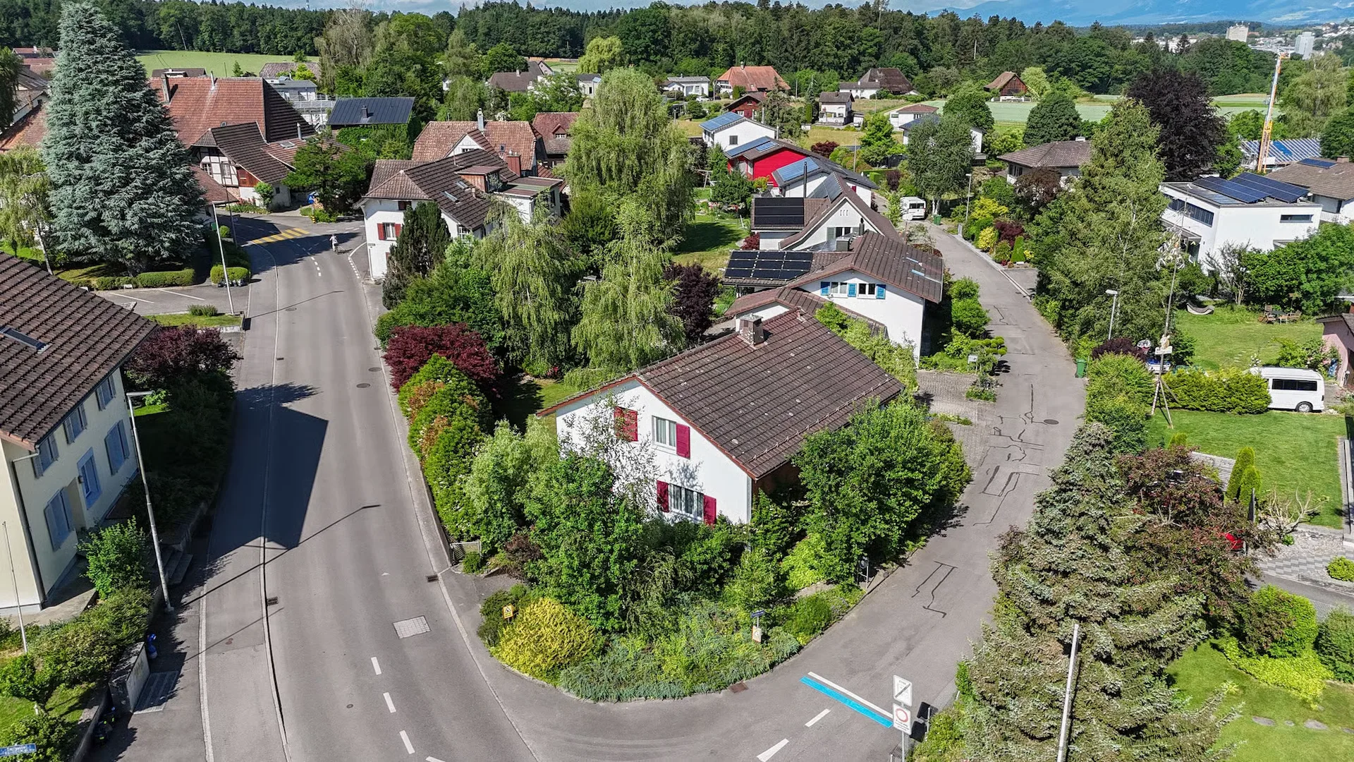 Zentrumsnahes Potenzial: Ausbaubares 5-Zimmer-Einfamilienhaus mit grosszügigem Garten