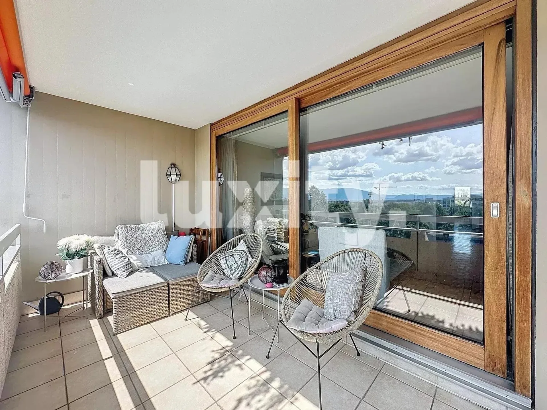 Appartement meublé de 5 pièces - Organisations Internationales