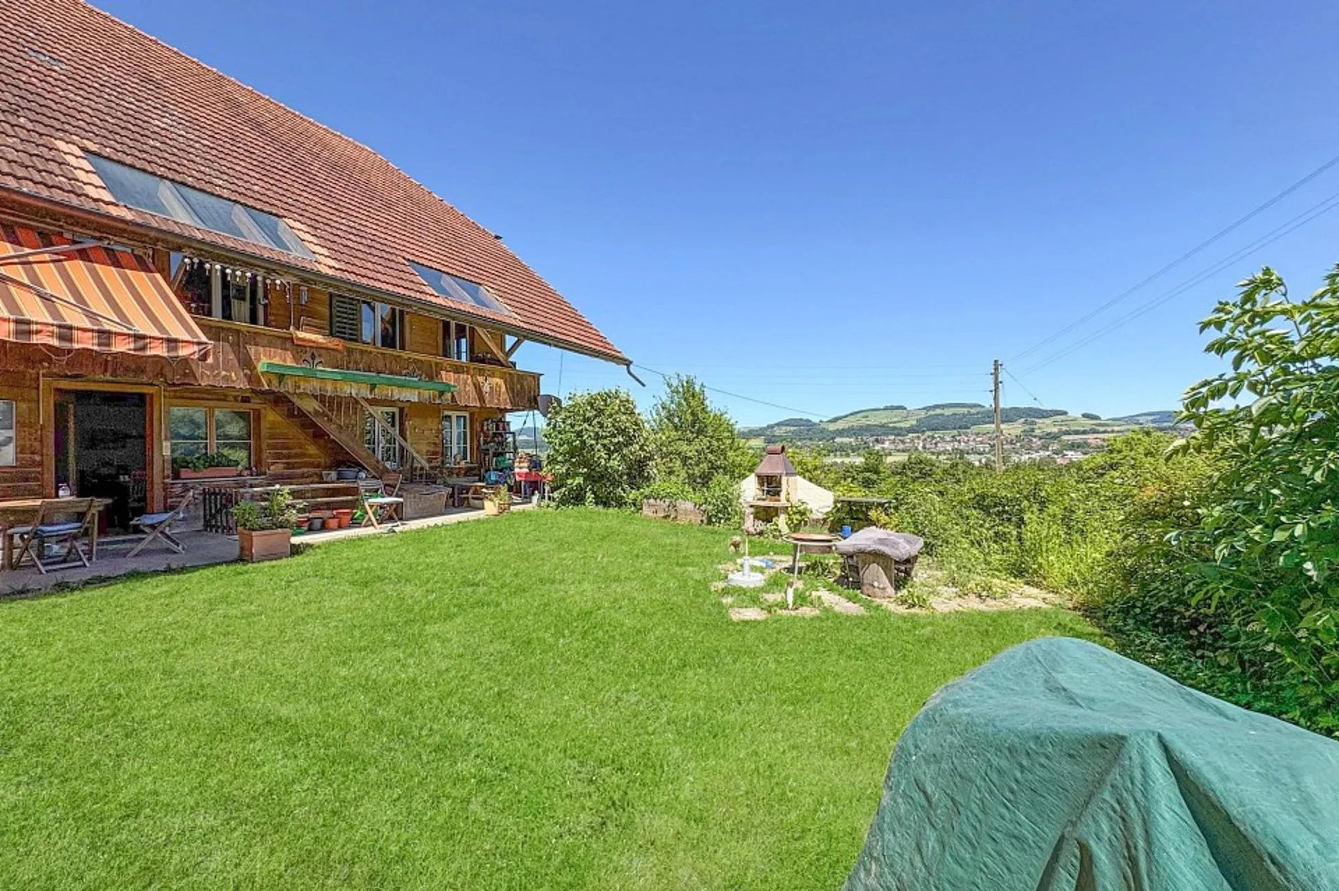 Grosses Bauernhaus mit 2 Wohnungen