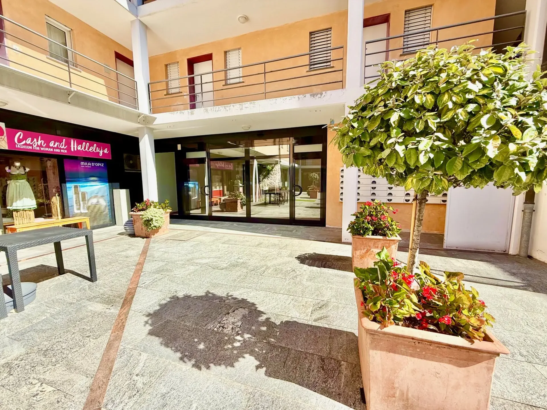 Opportunità-Gelegenheit  in Piazza Ascona