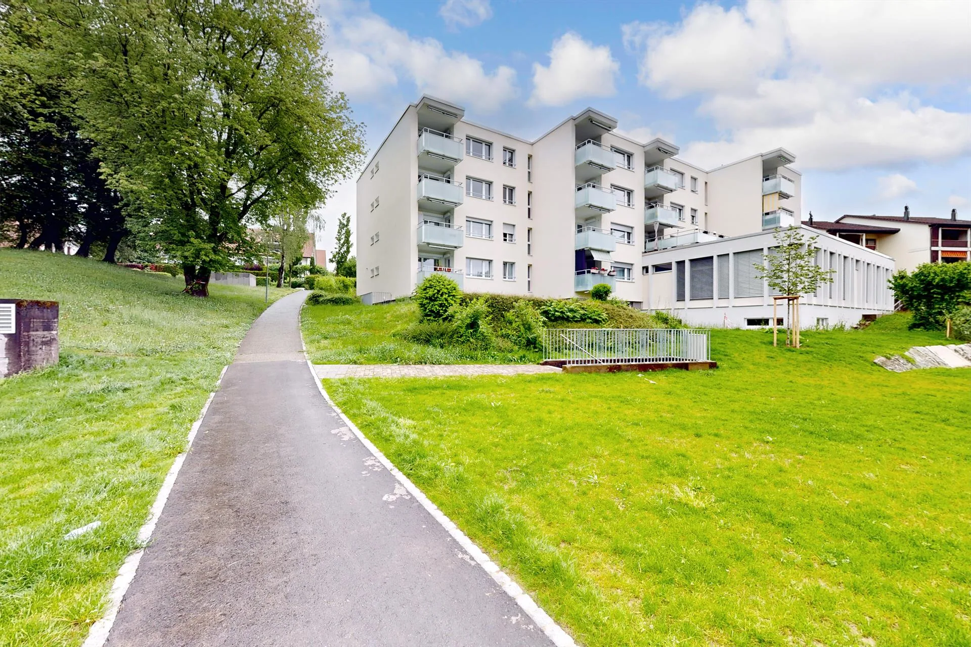 Helle Familienwohnung in grüner Umgebung