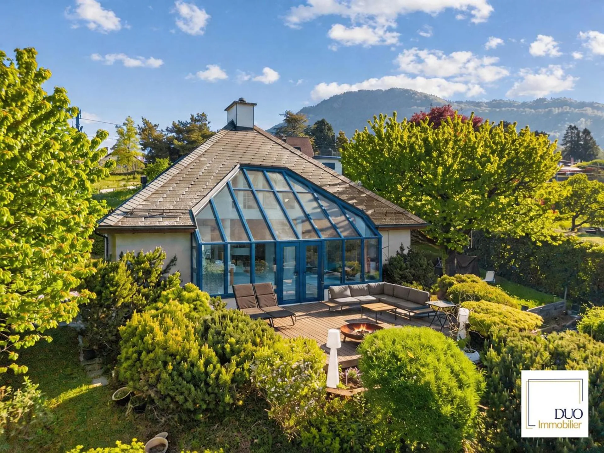 Villa des Architekten mit Seeblick, großem Garten und bevorzugter Lage