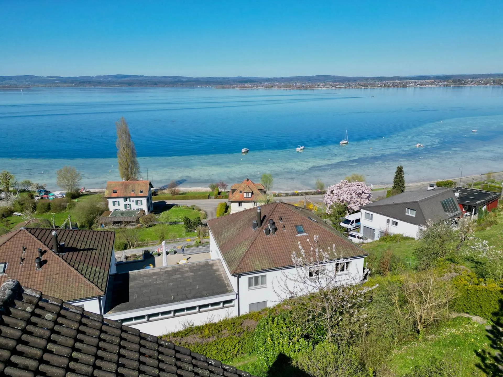 5-Zimmer-Maisonette-Gartenwohnung mit traumhafter unverbaubarer Seesicht