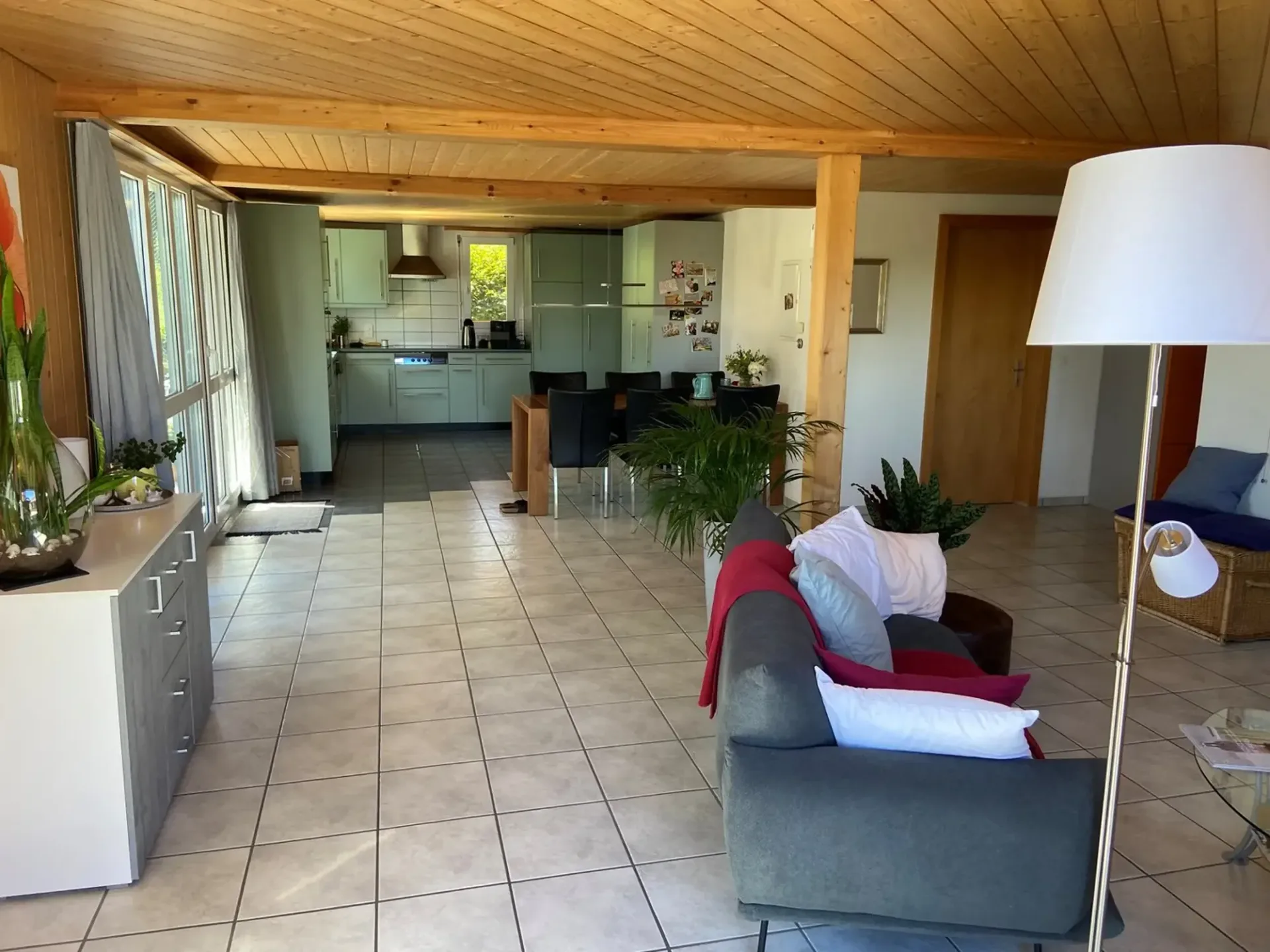 Grosszügige 6.5-Zimmer-Wohnung mit grosser Terrasse und Gartenanteil