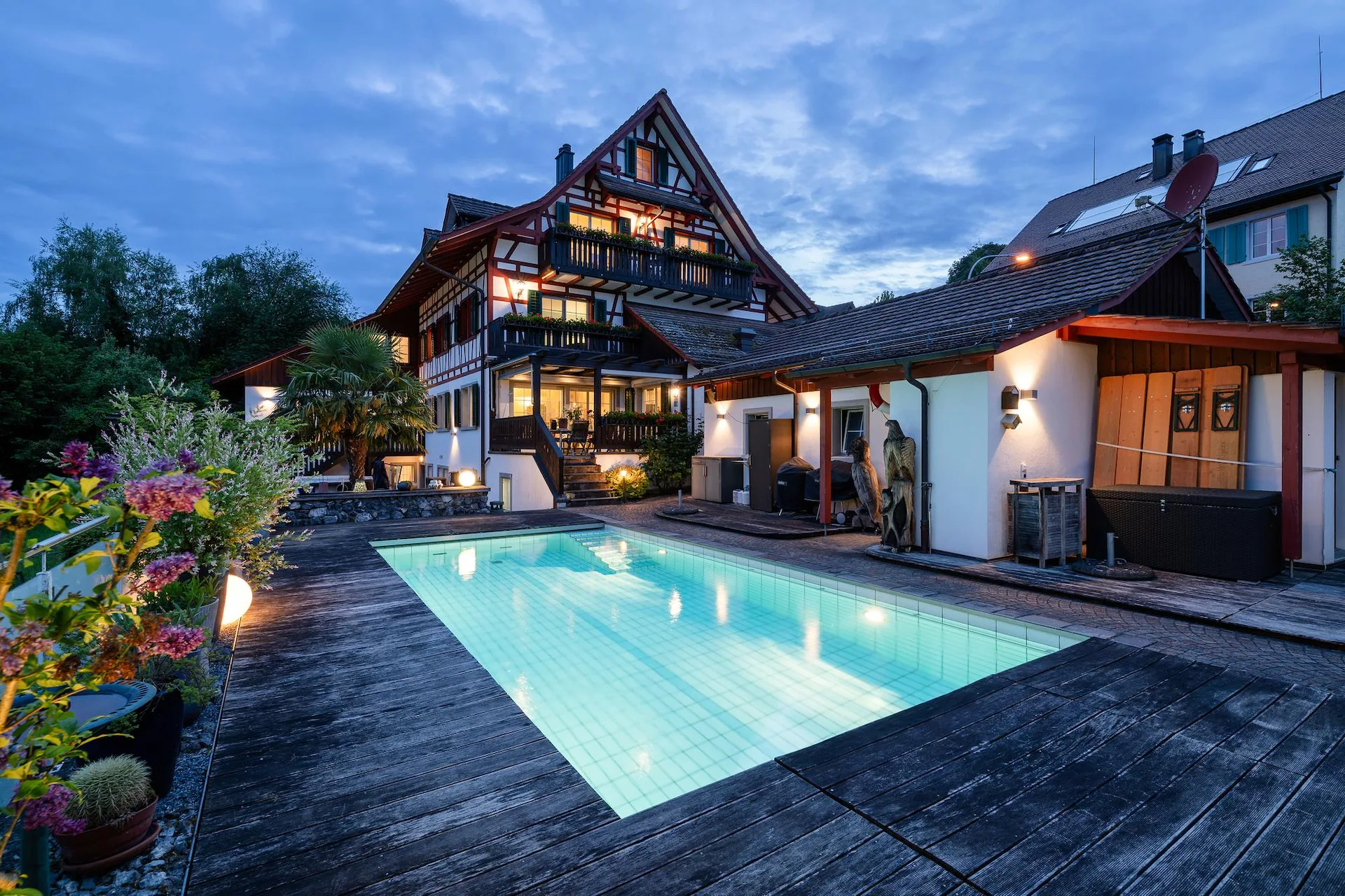 11-Zimmer-Haus mit 7 Bäder & Pool