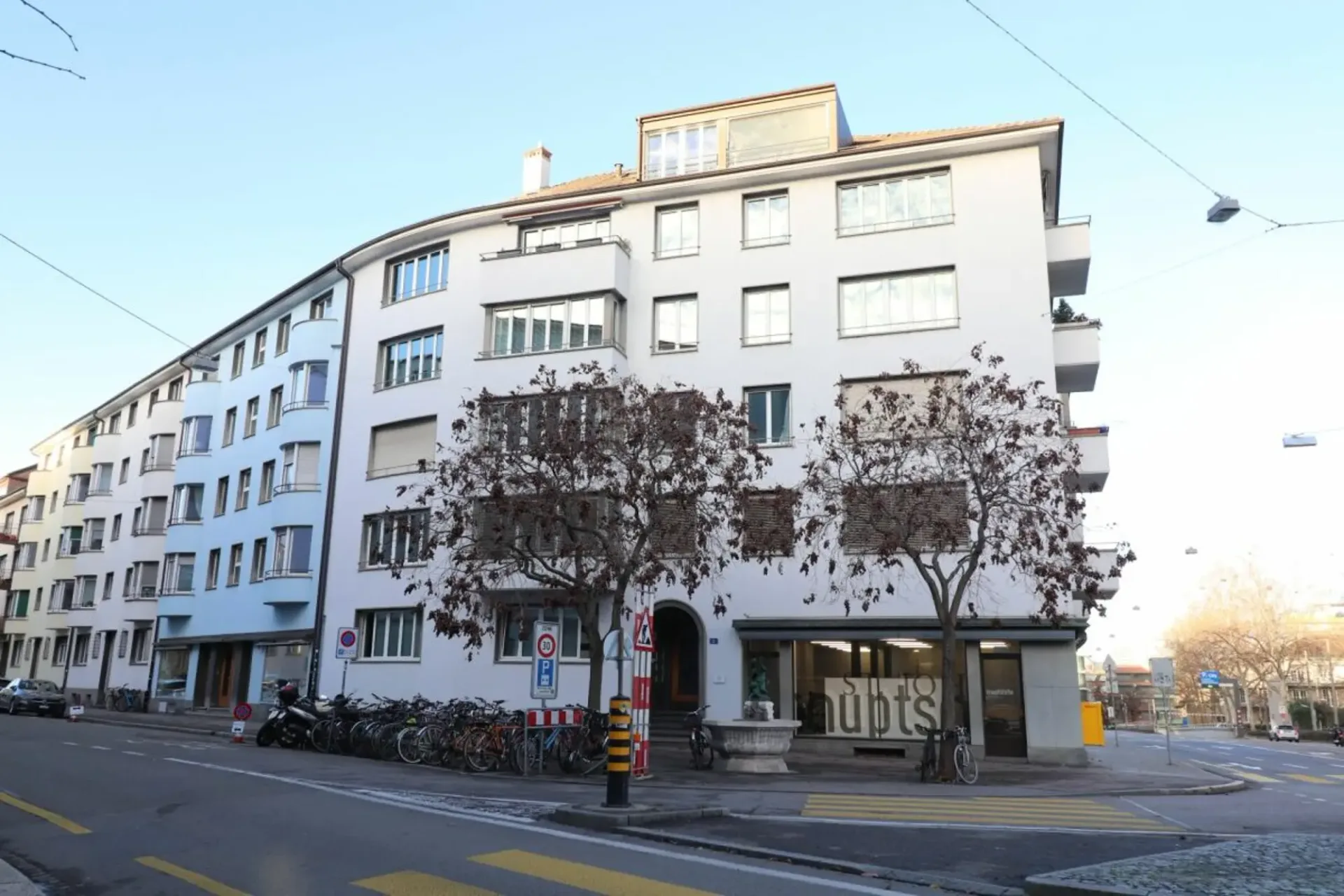 Near Spalentor and Unispital - 3-room apartment in Basel ideal for singles or couples
