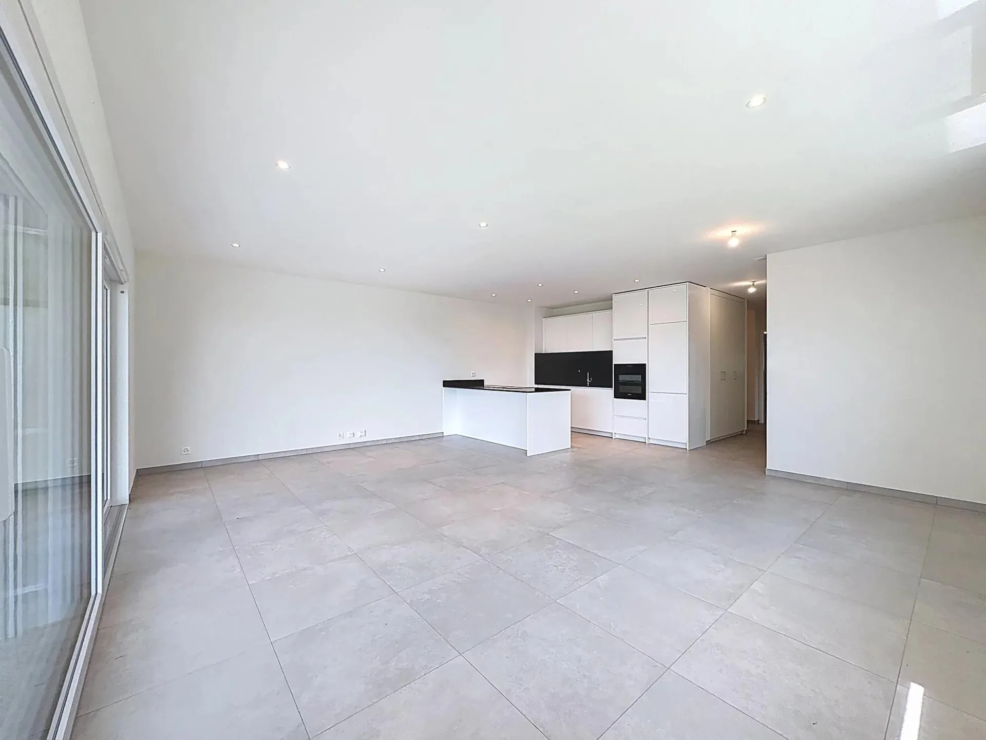 Geräumige 3.5-Zimmer-Wohnung im Erdgeschoss, neu