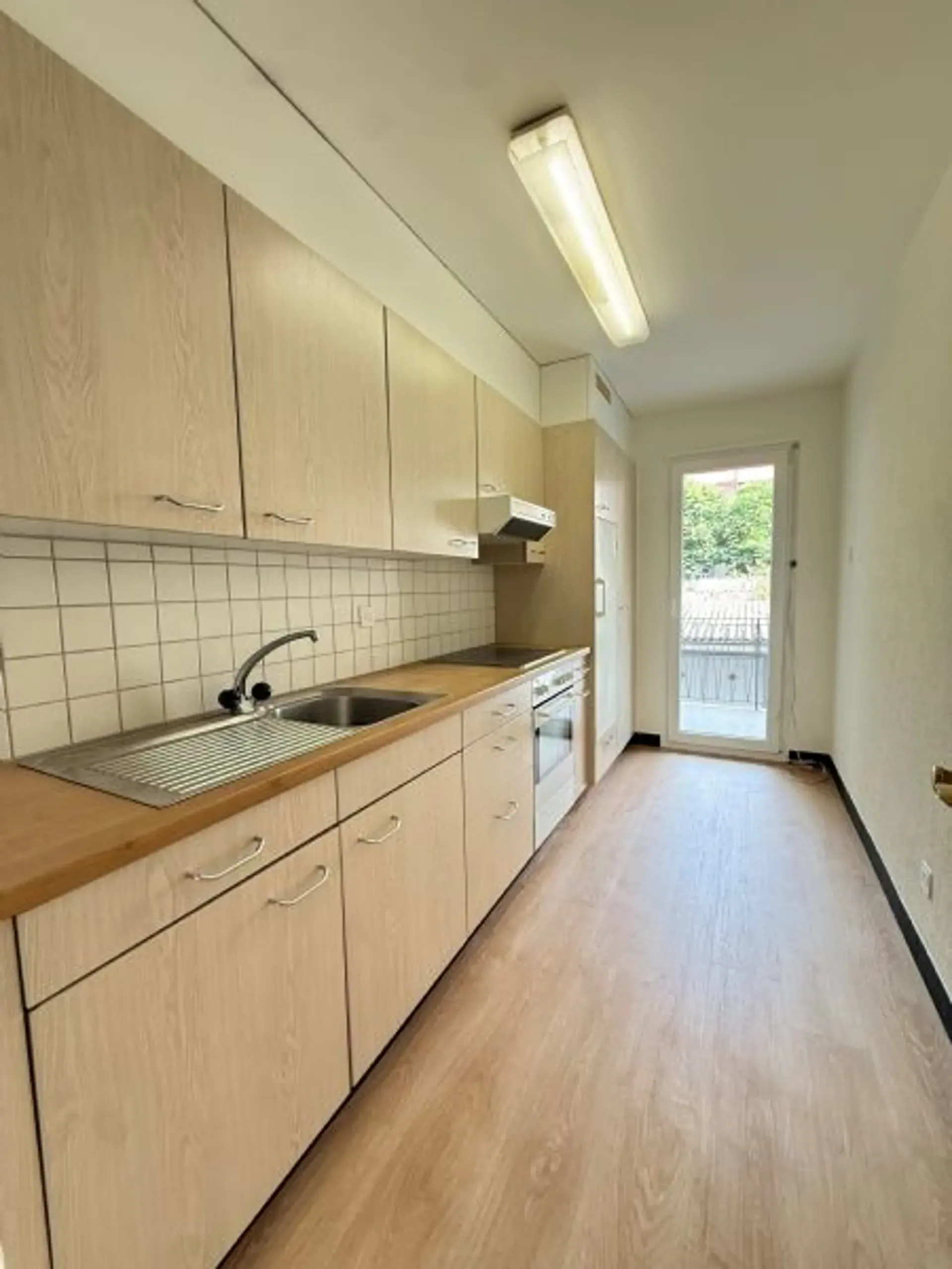 Schöne und helle 2-Zimmerwohnung nähe Rhein zu vermieten