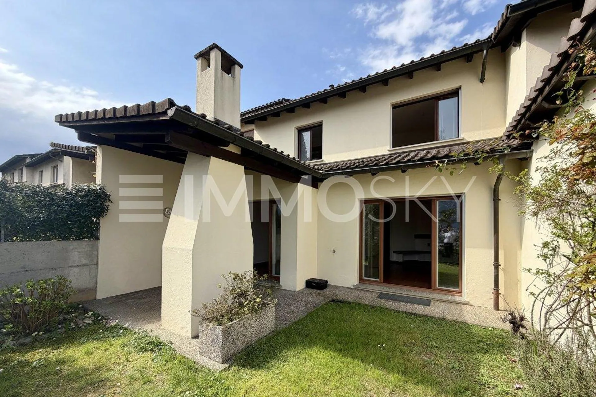 Elegante Viletta a Schiera con Giardino Privato  - Breganzona