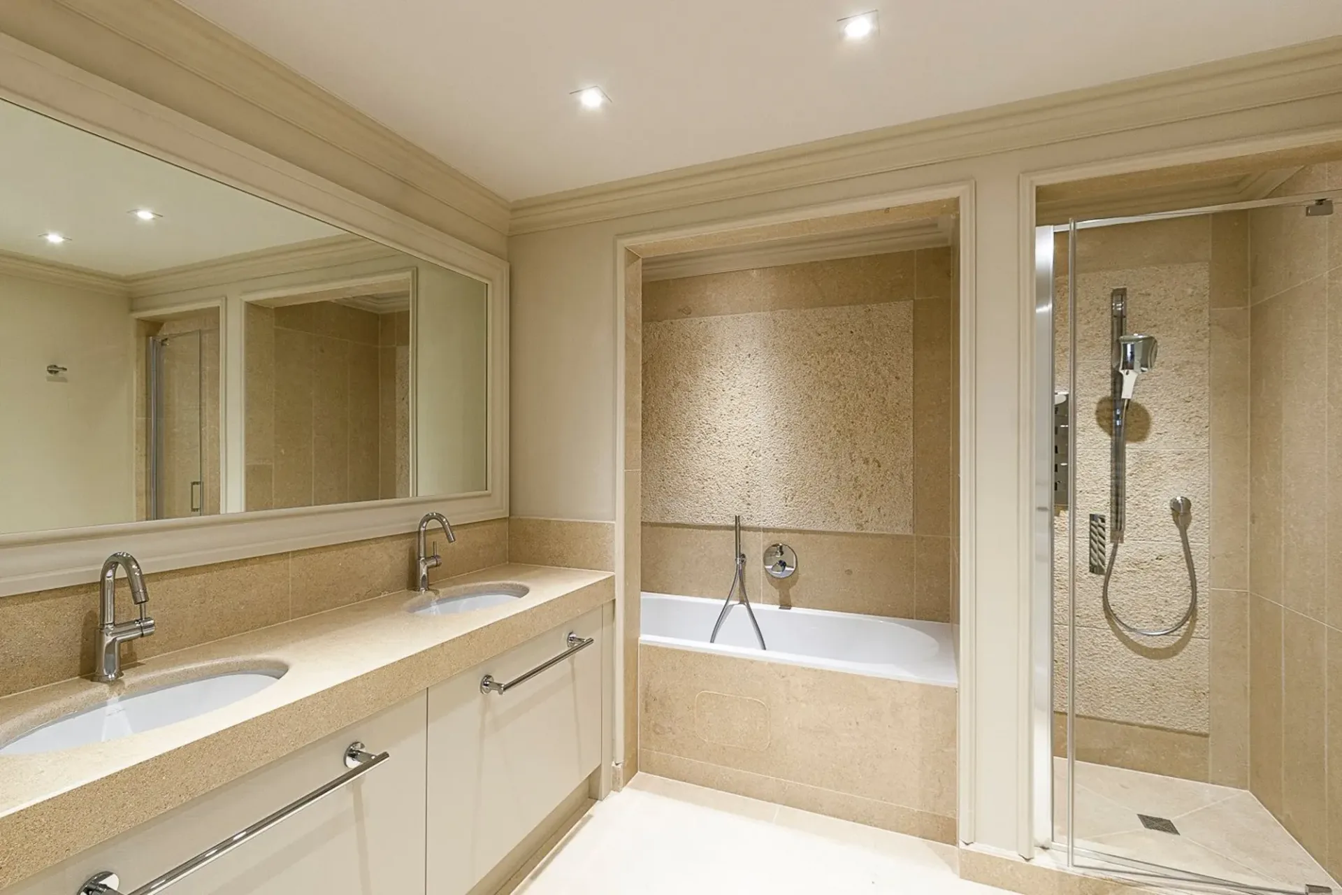 COLLINA D'ORO - AFFITTASI INCANTEVOLE APPARTAMENTO CON GIARDINO PRIVATO E VISTA LAGO (rif. 002)
